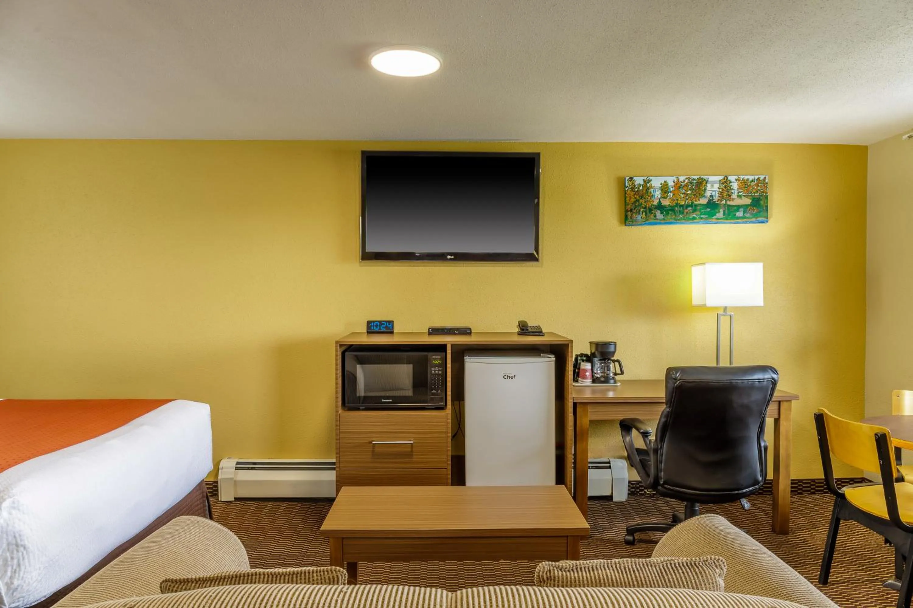 Bed in Motel 6 Campbellford, ON