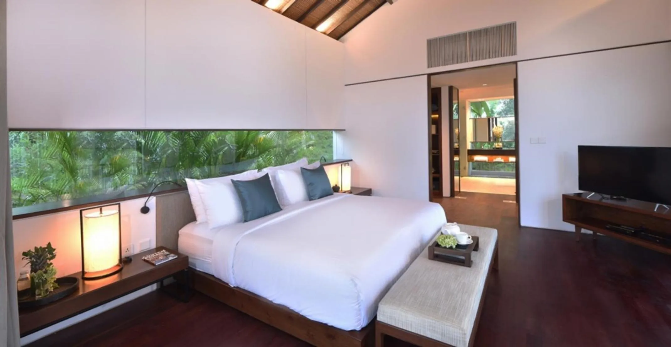 Bed in Alta Vista Mountain Villa Bali