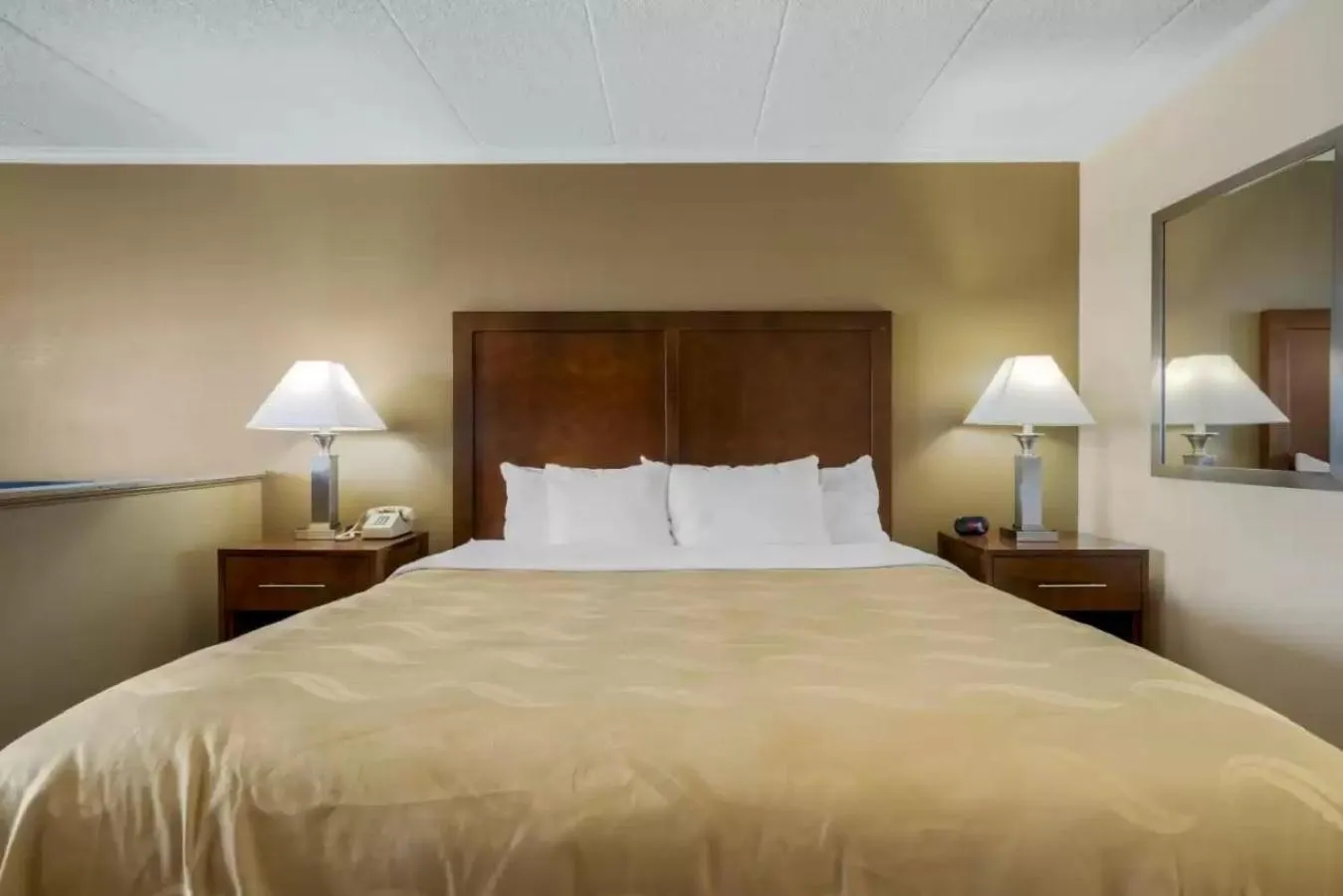 Bed in Quality Inn & Suites Ocean City Fenwick