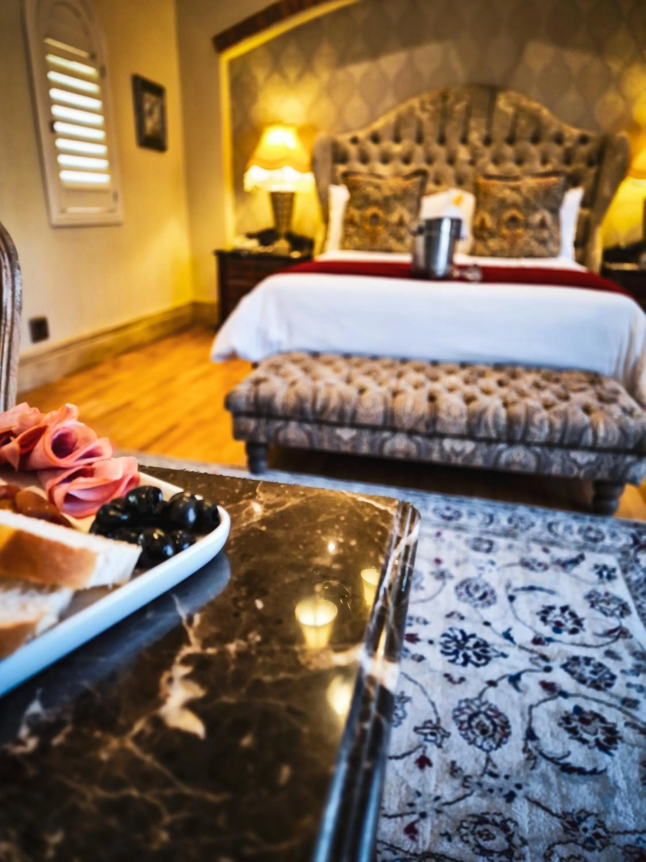 Restaurant/places to eat, Bed in Three Rivers Lodge and Villas