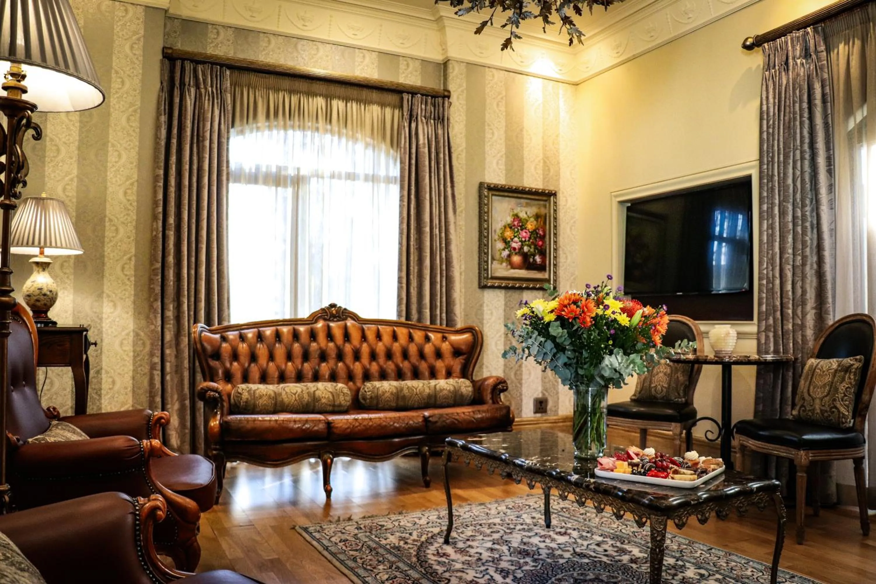 Restaurant/places to eat in Three Rivers Lodge and Villas