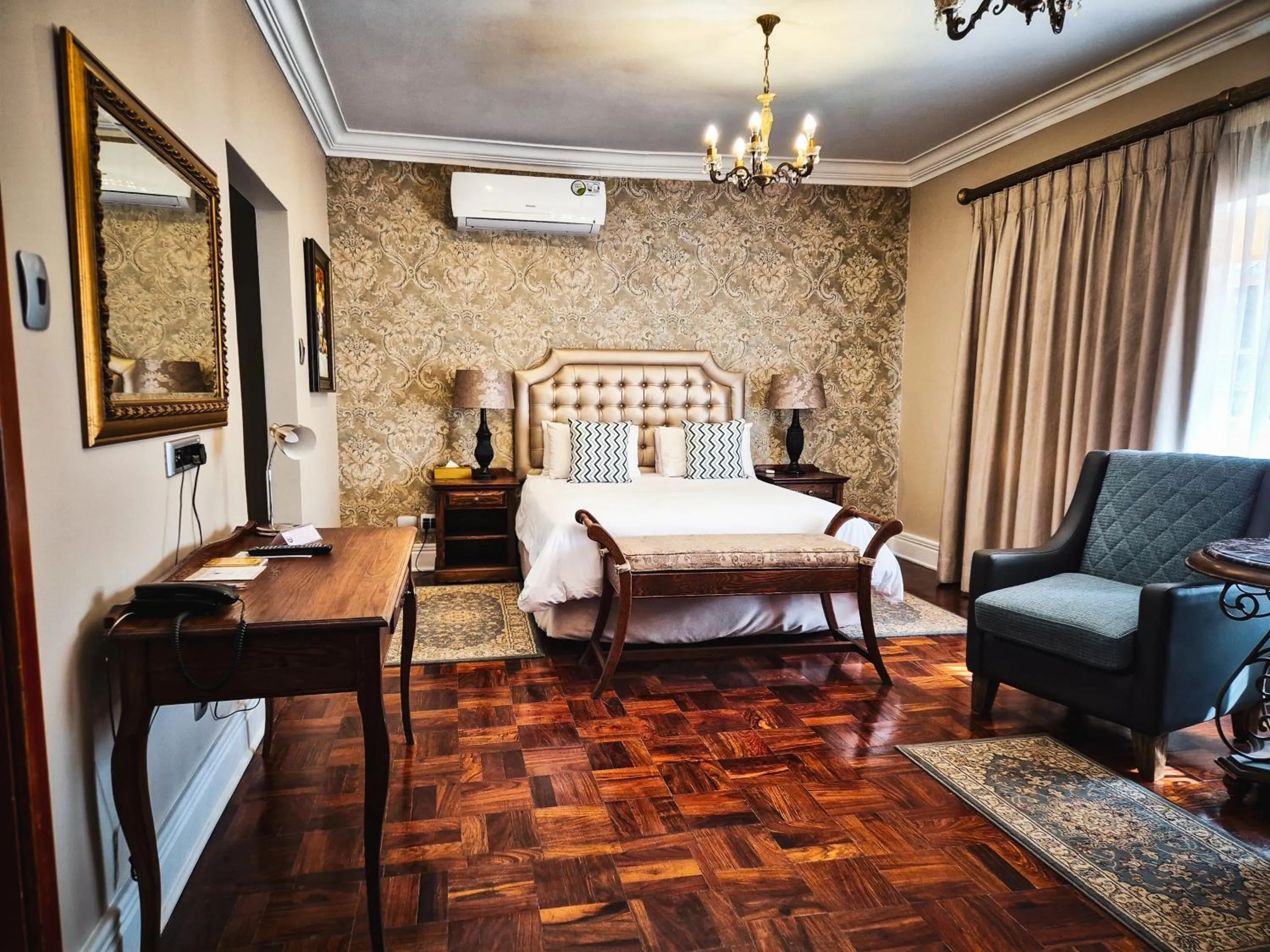 Restaurant/places to eat, Bed in Three Rivers Lodge and Villas