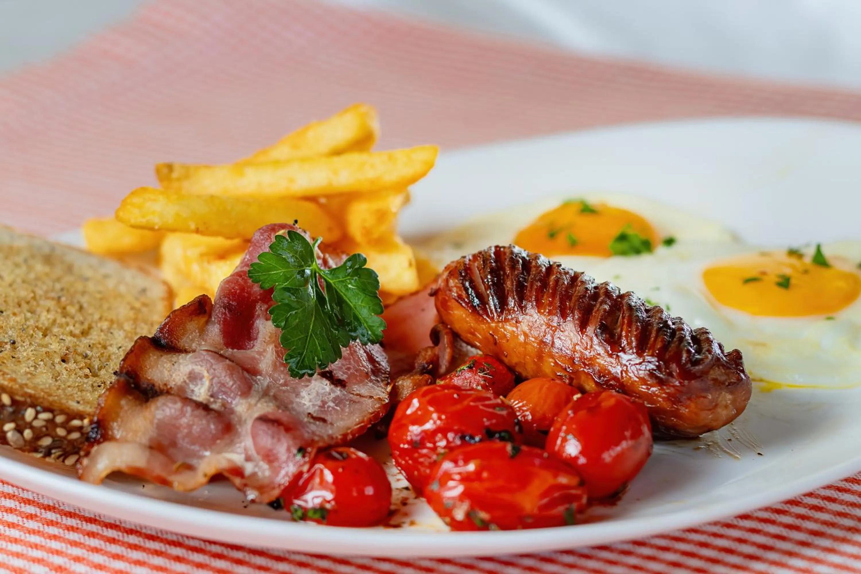 Restaurant/places to eat in Three Rivers Lodge and Villas