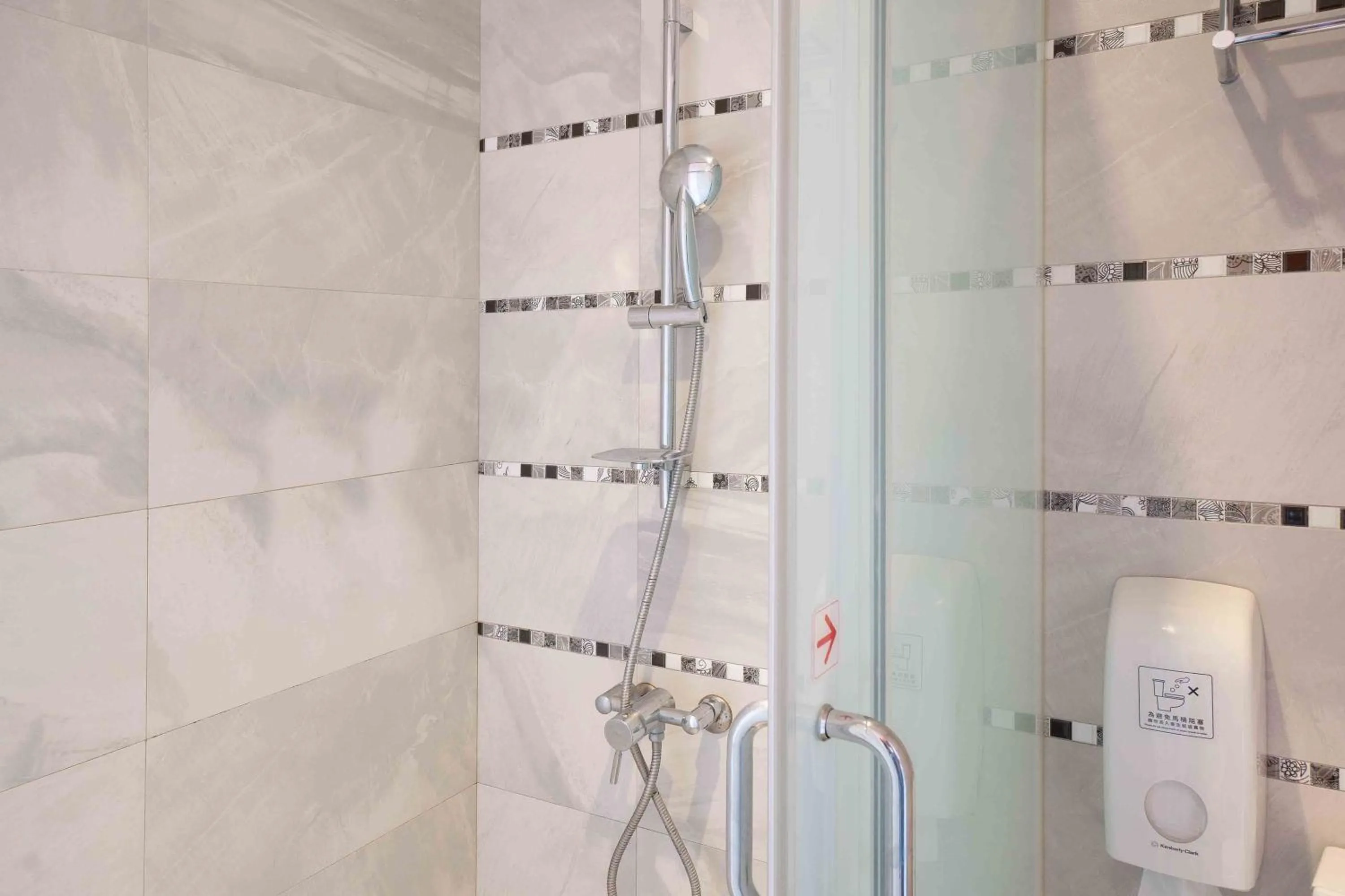 Shower in CHECK inn Taichung Ziyou