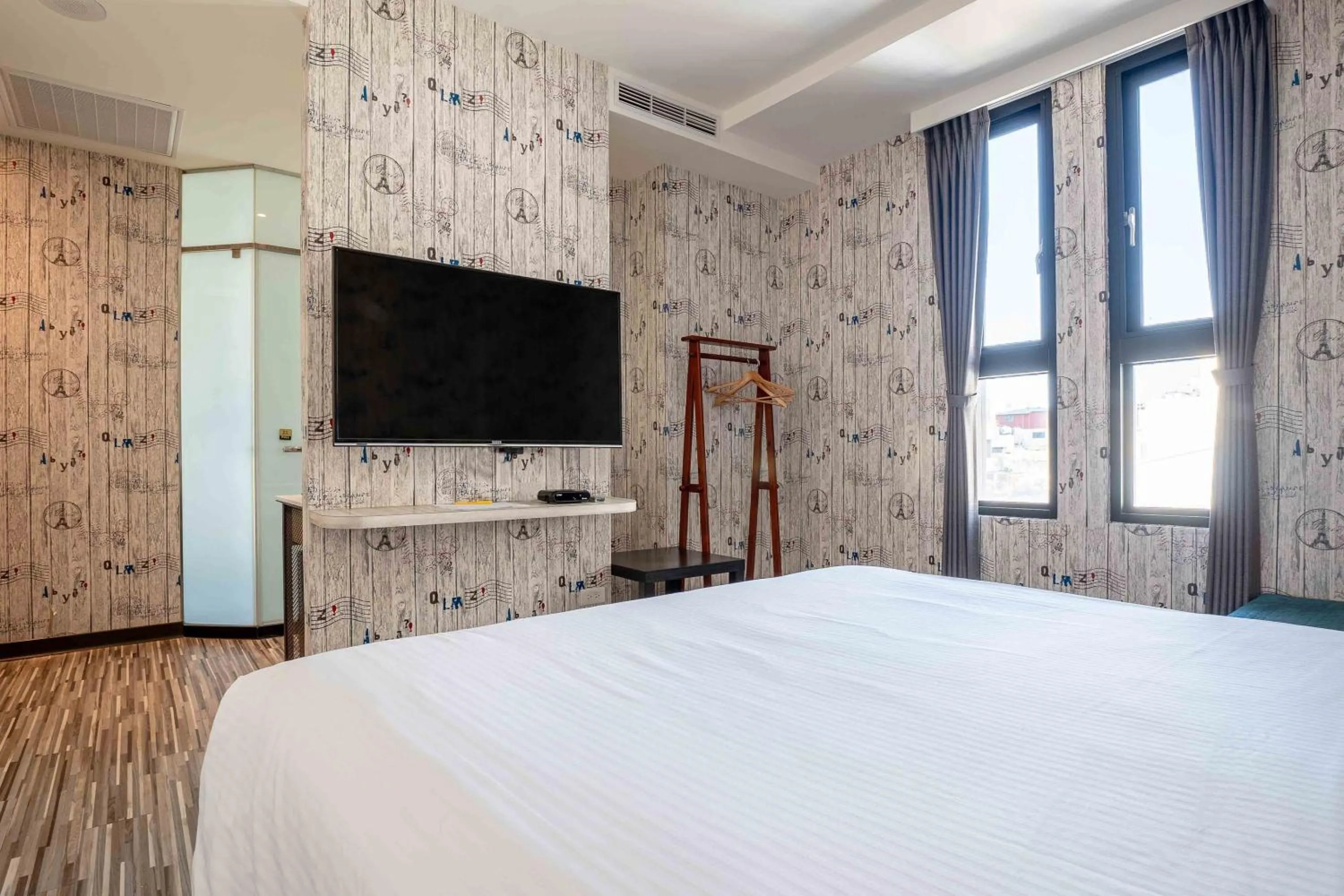 Bed in CHECK inn Taichung Ziyou
