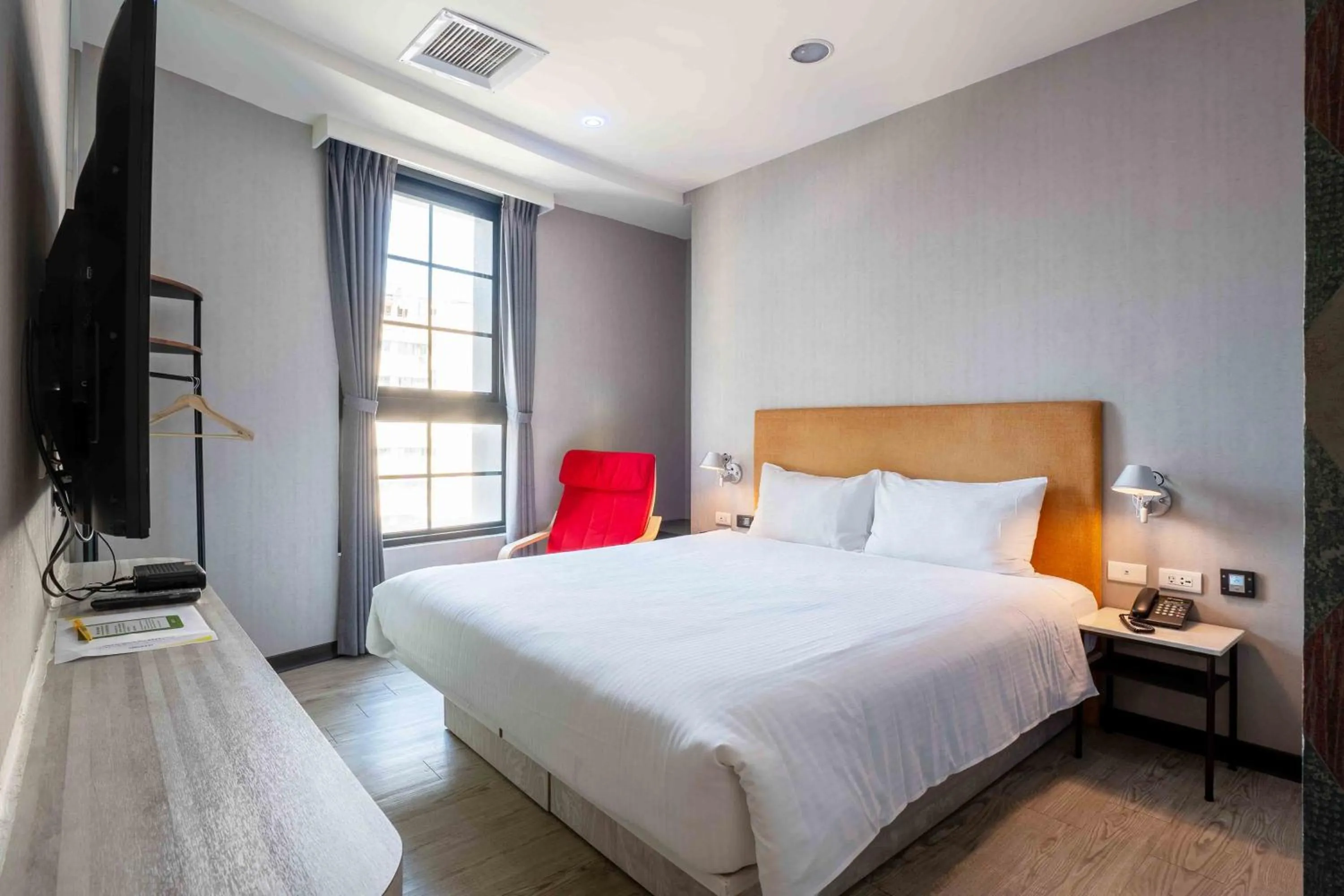 Bed in CHECK inn Taichung Ziyou