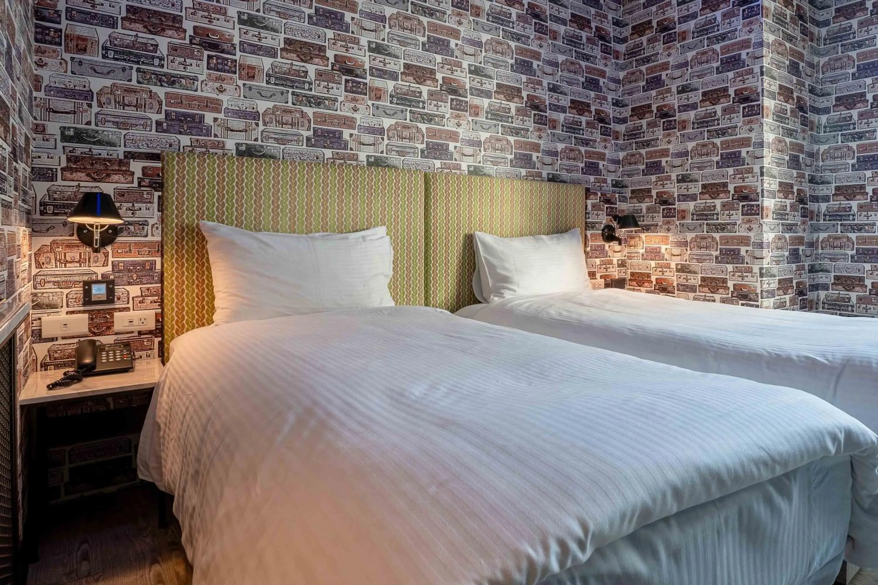 Bed in CHECK inn Taichung Ziyou