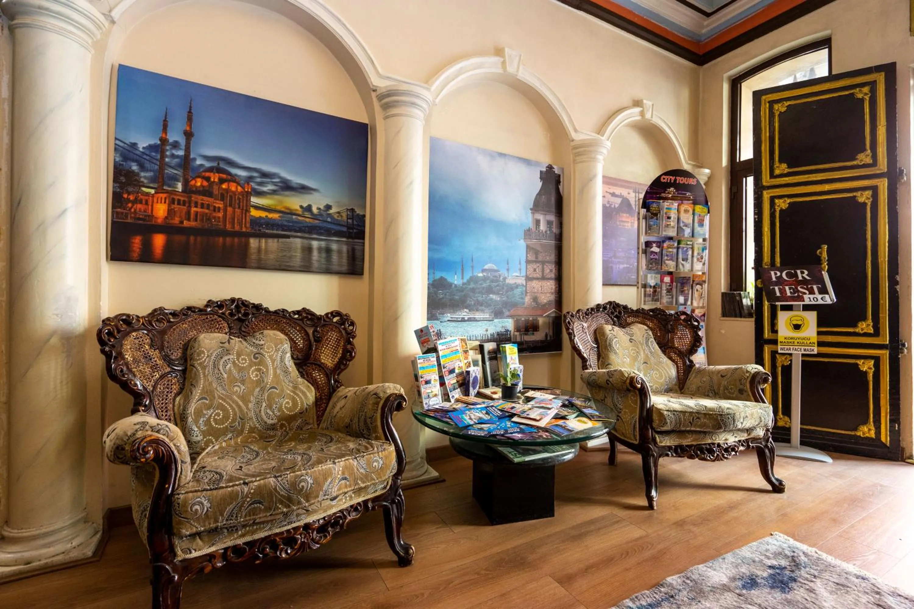 Seating area in Gedikpasa Konagi Hotel