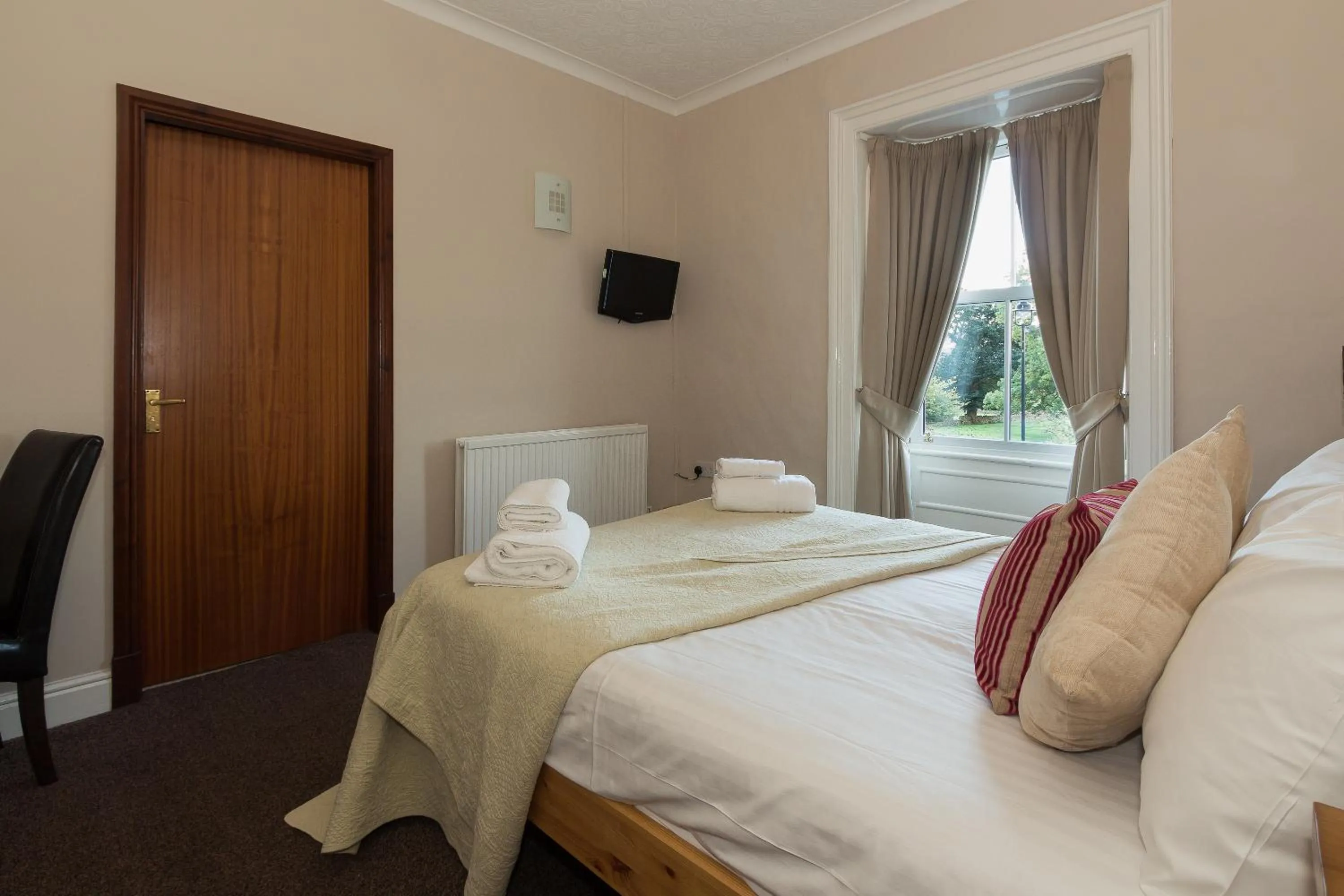 Bed in The Wheatsheaf Inn