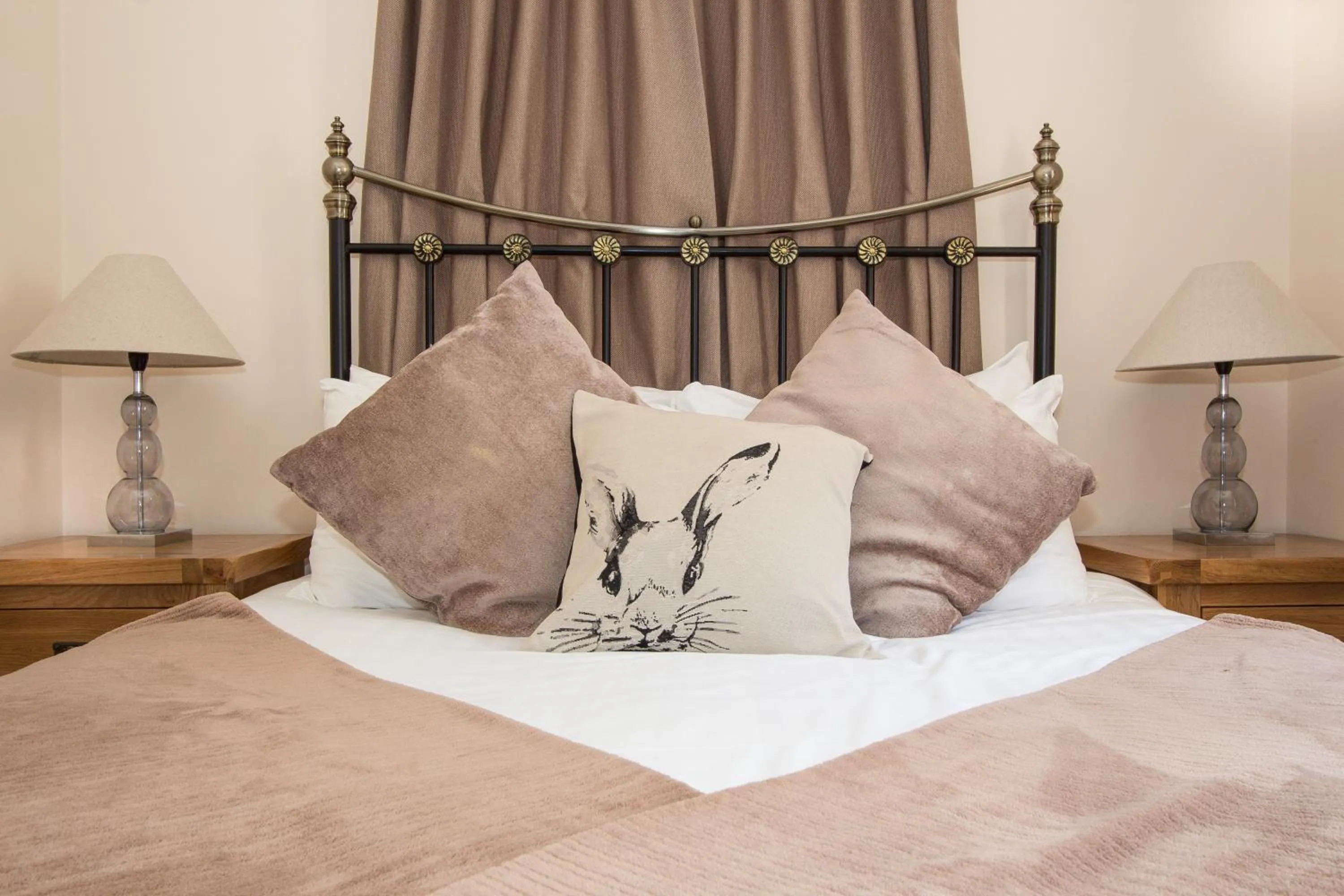 Bed in The Wheatsheaf Inn