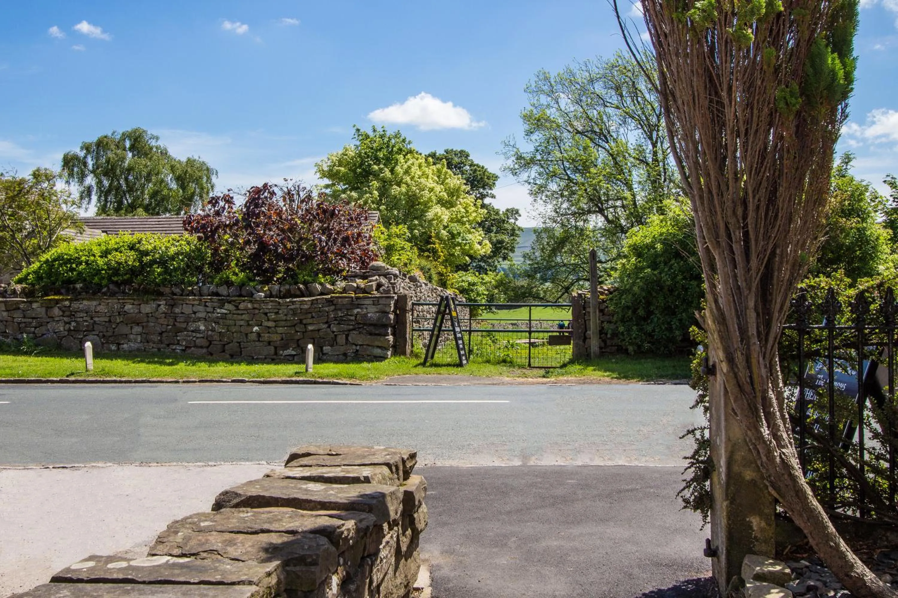 Property building in The Wheatsheaf Inn