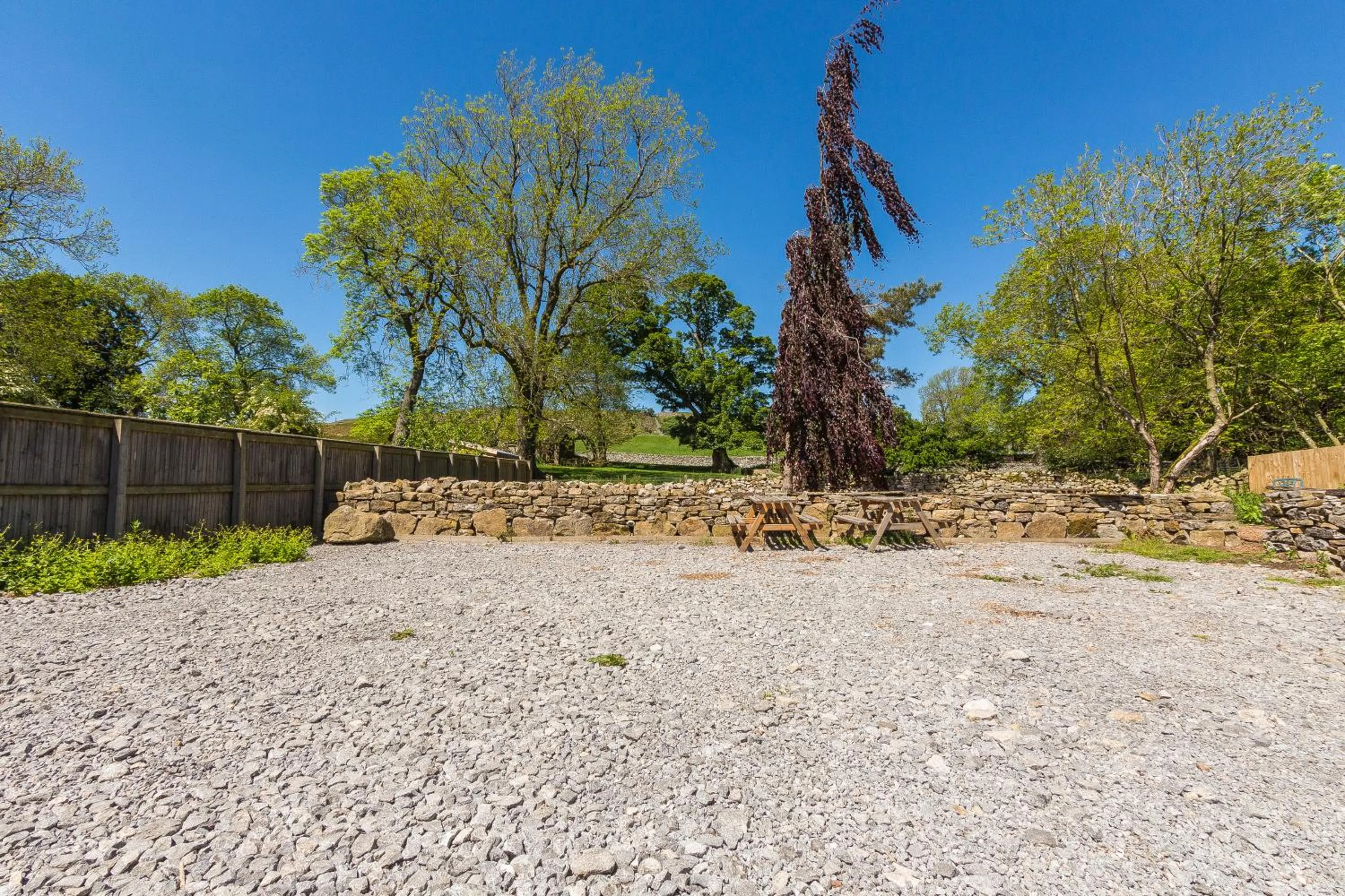 Property building in The Wheatsheaf Inn