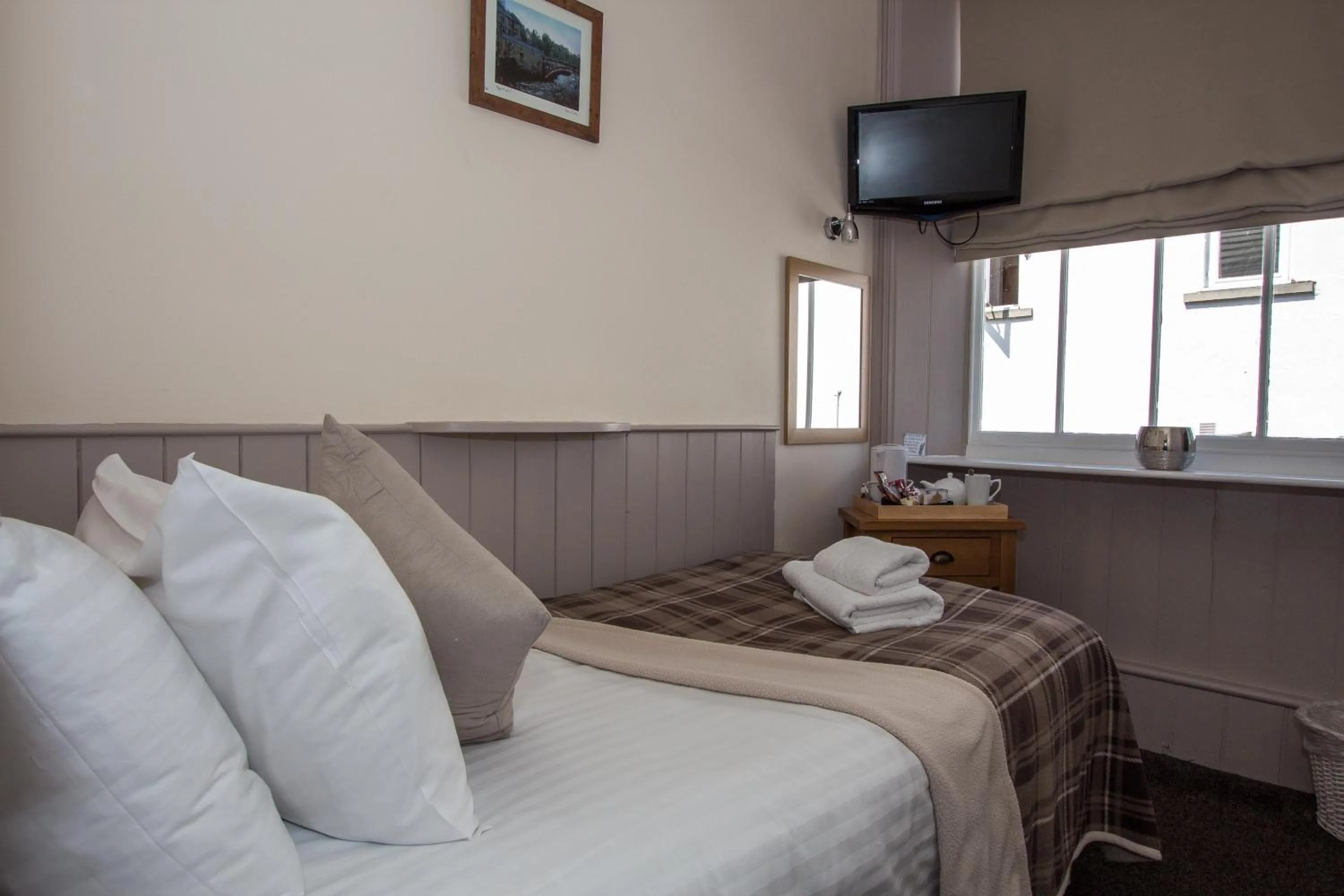 Bed in The Wheatsheaf Inn