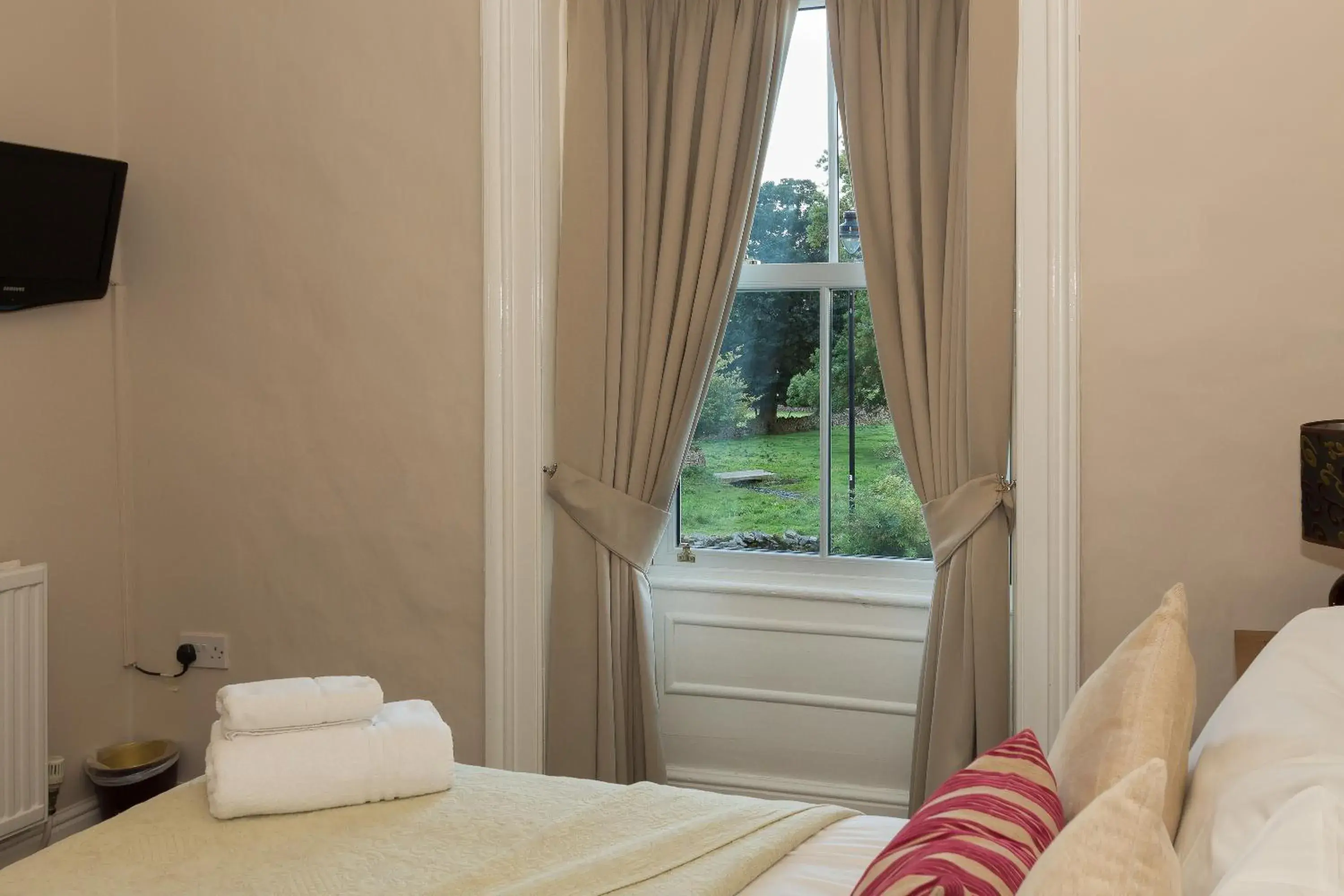 Standard Double Room in The Wheatsheaf Inn Standard Double Room in The Wheatsheaf Inn