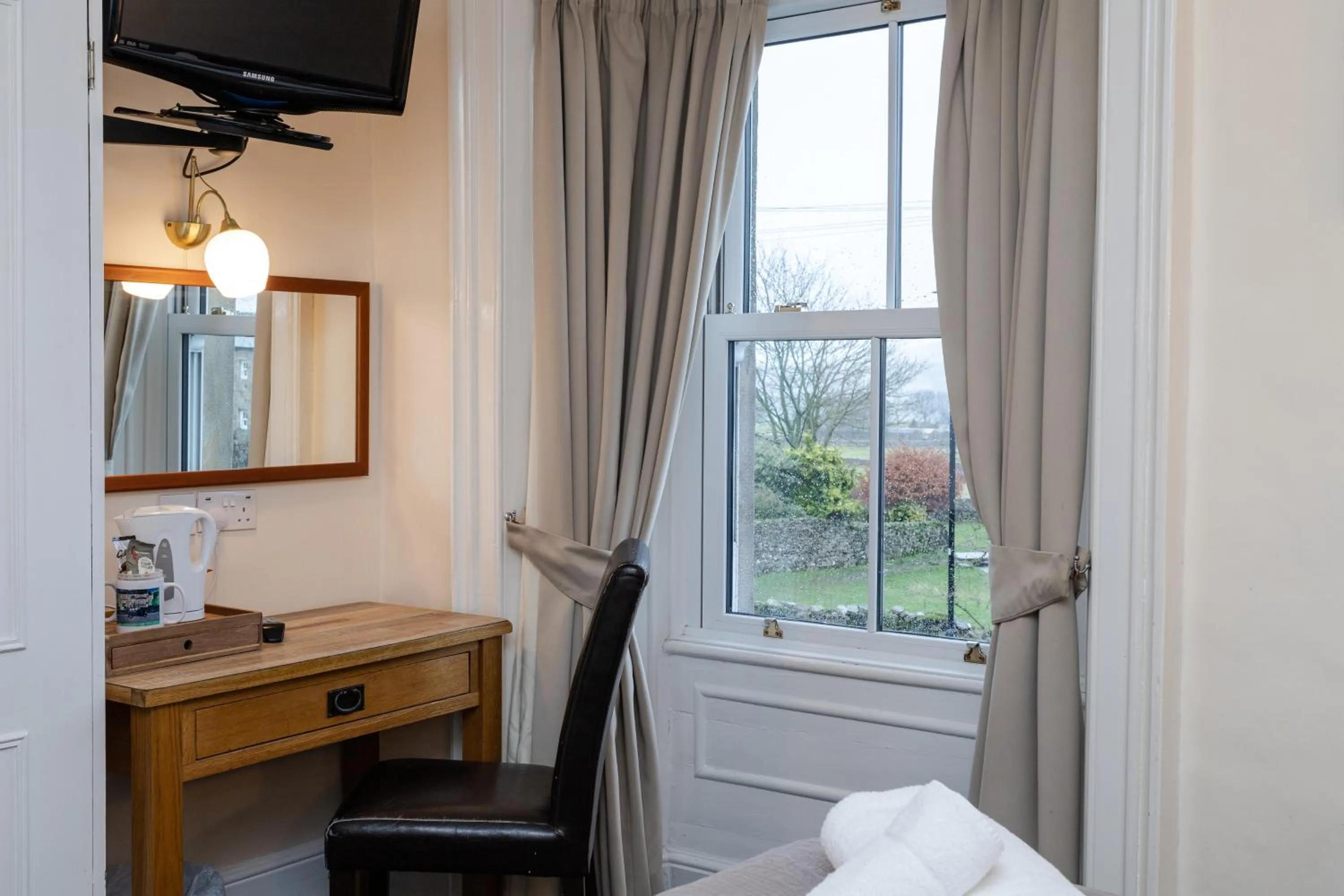 Bed in The Wheatsheaf Inn