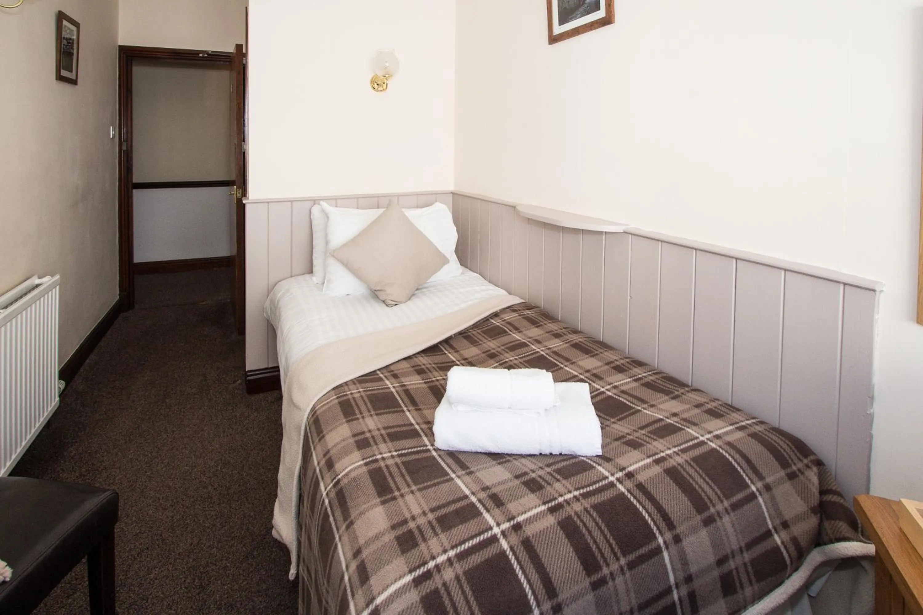 Bed in The Wheatsheaf Inn