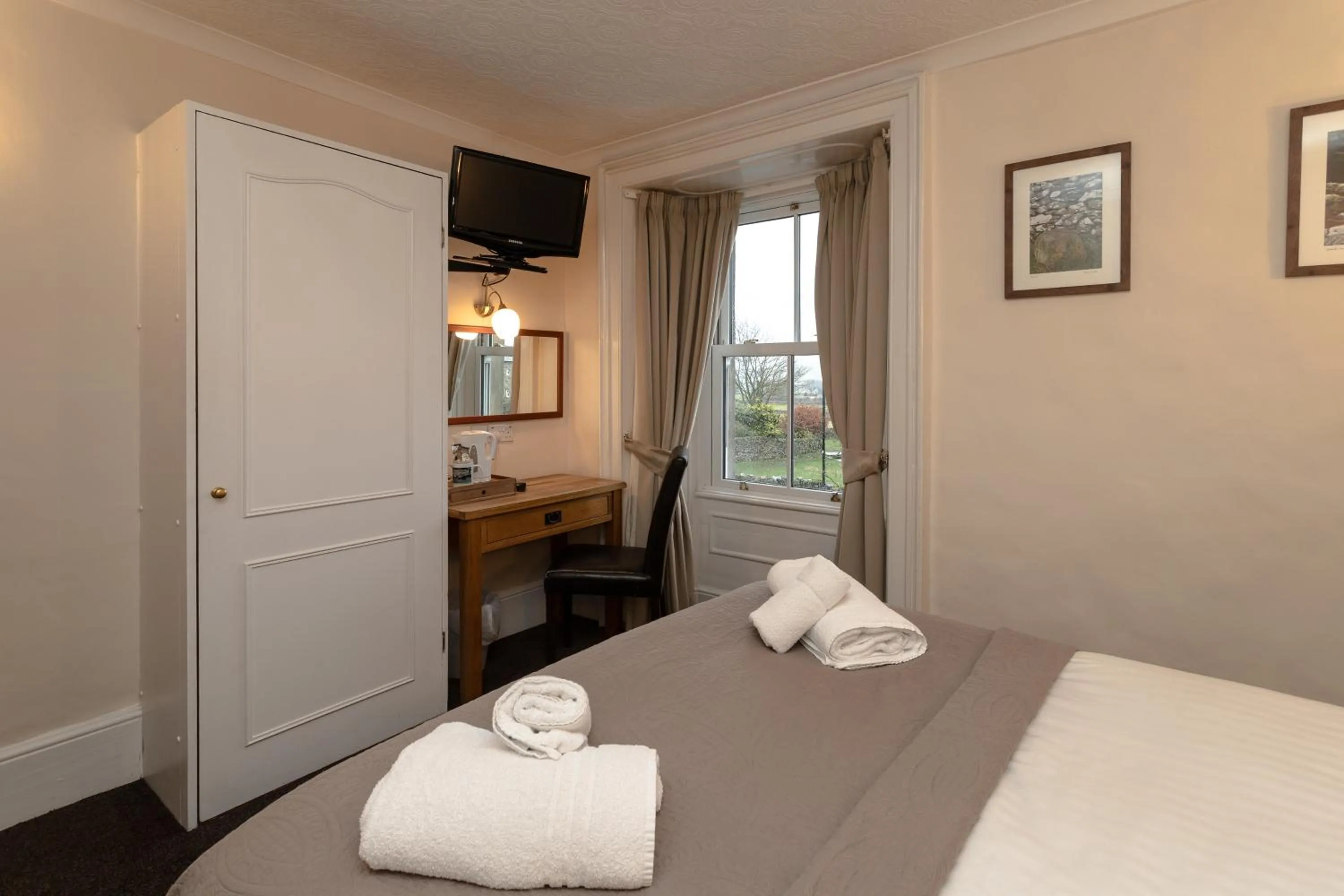 Bed in The Wheatsheaf Inn