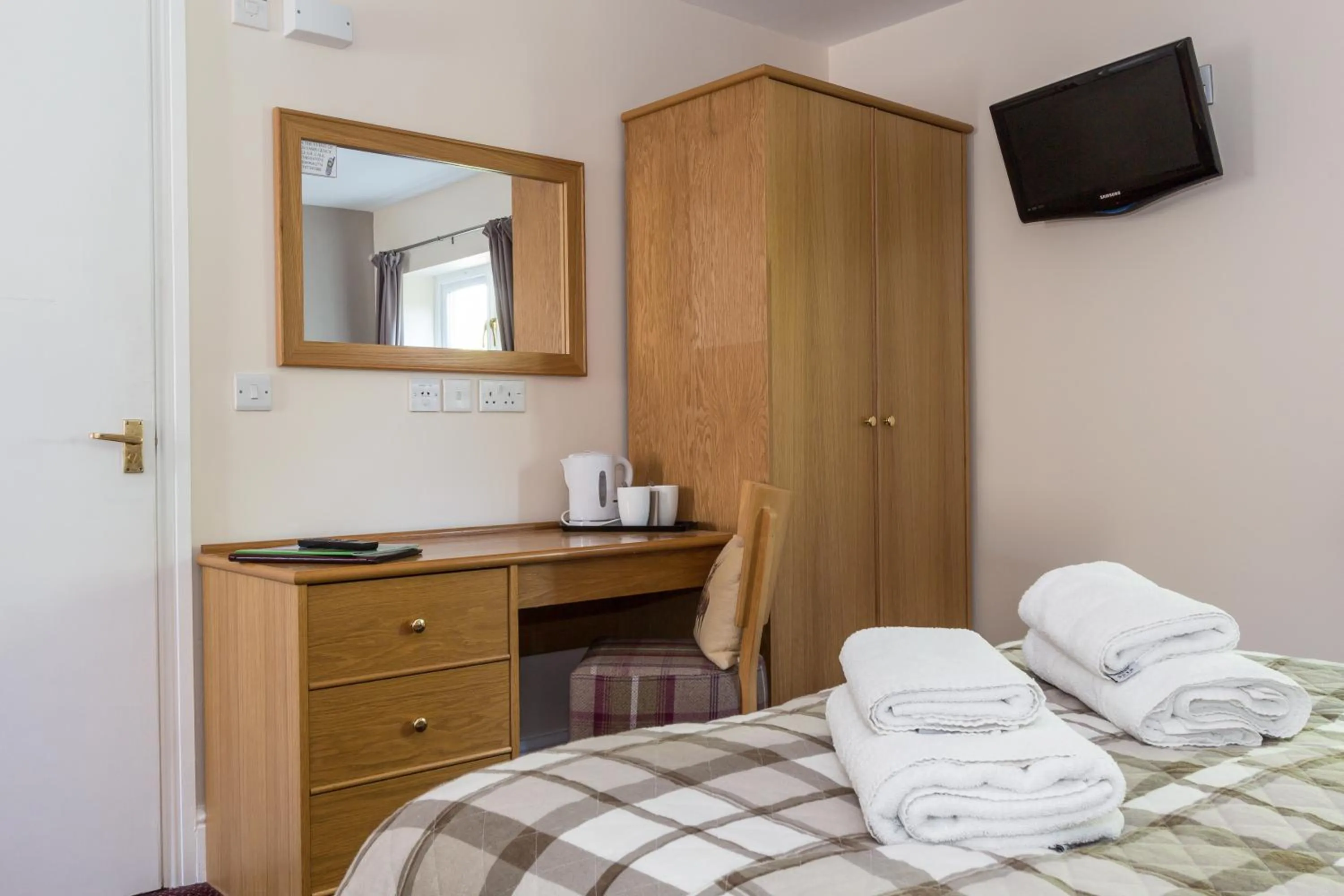 Bed in The Wheatsheaf Inn