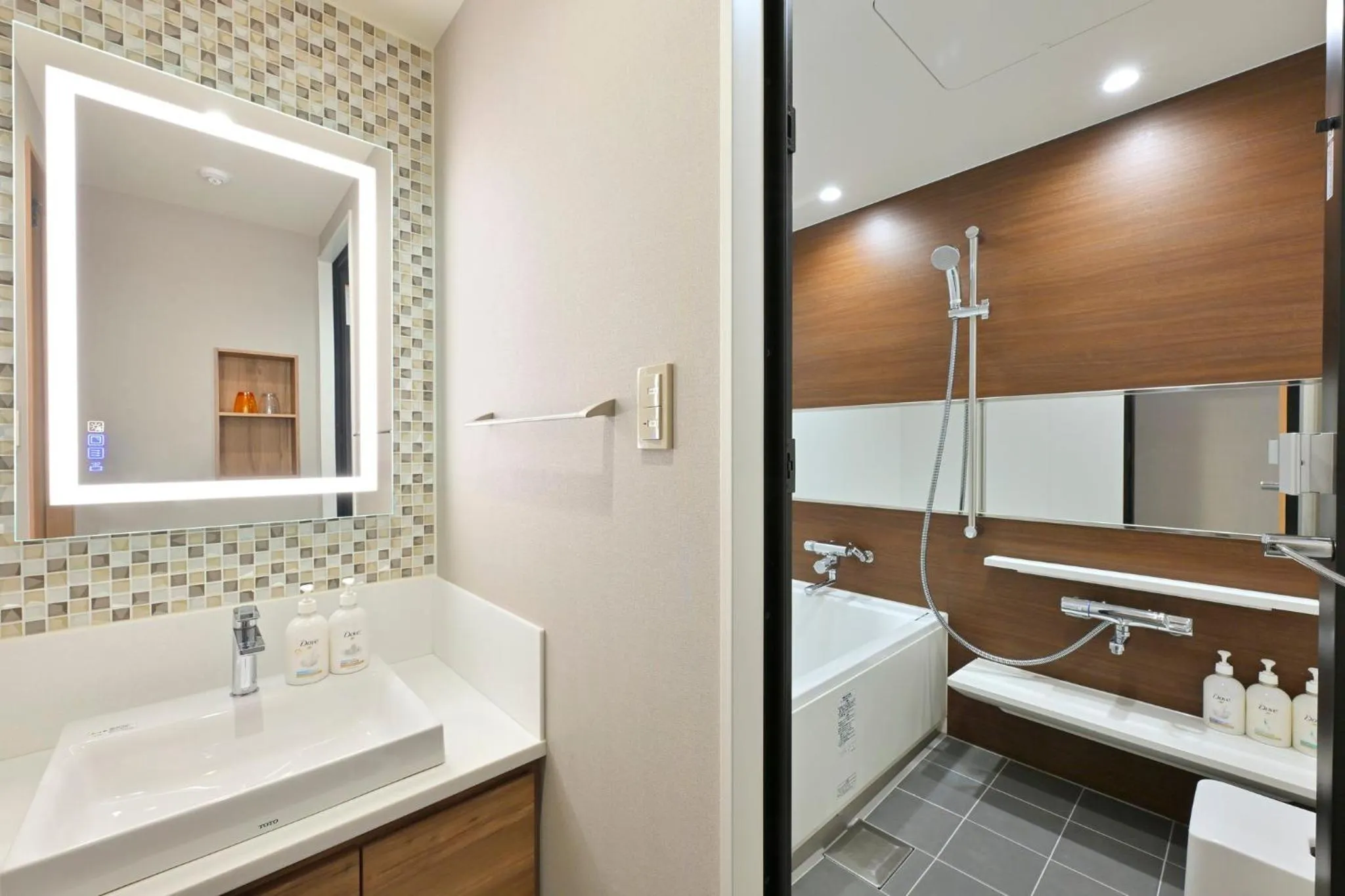 Photo of the whole room in Holiday Inn & Suites Shin Osaka by IHG