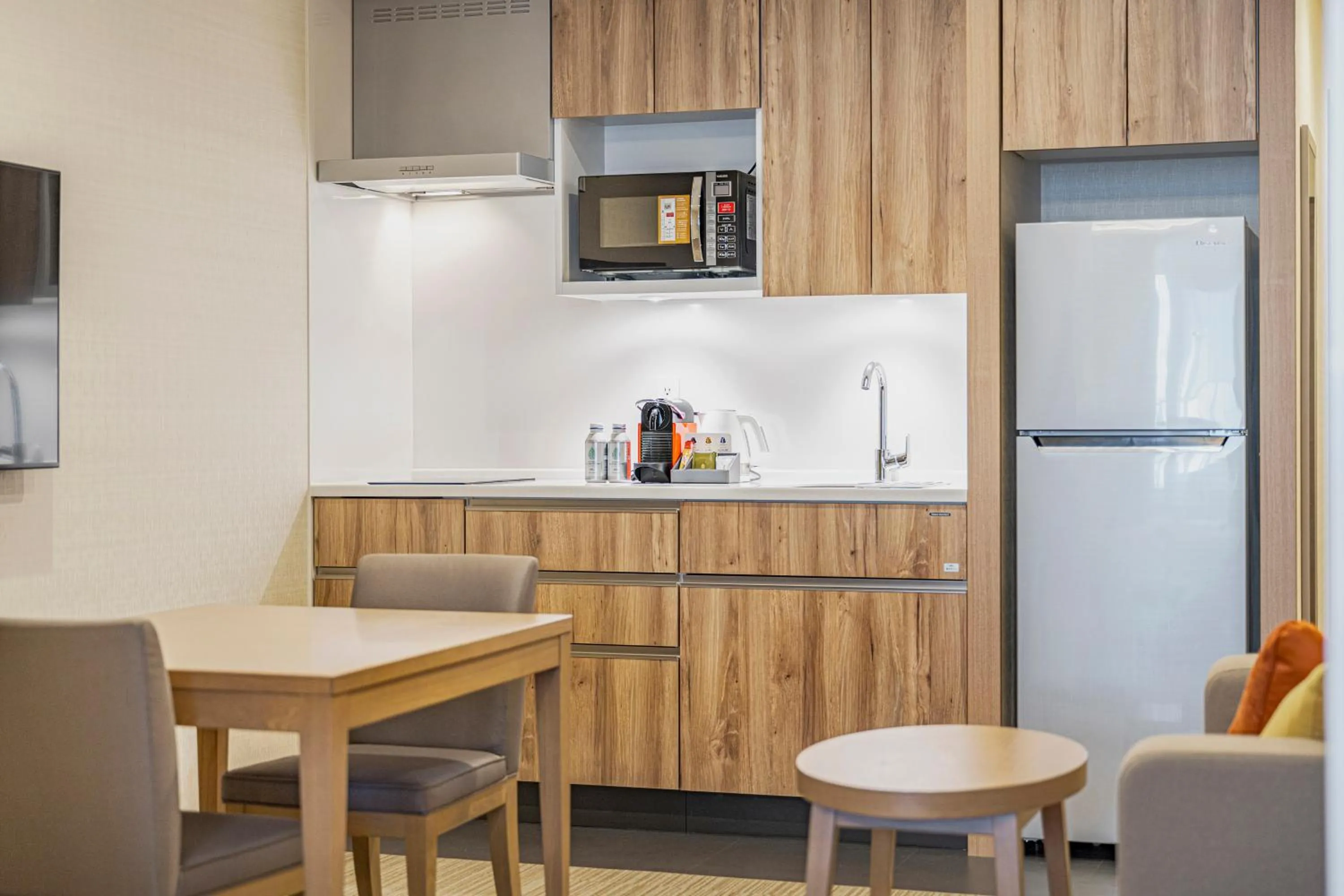 Living room in Holiday Inn & Suites Shin Osaka by IHG