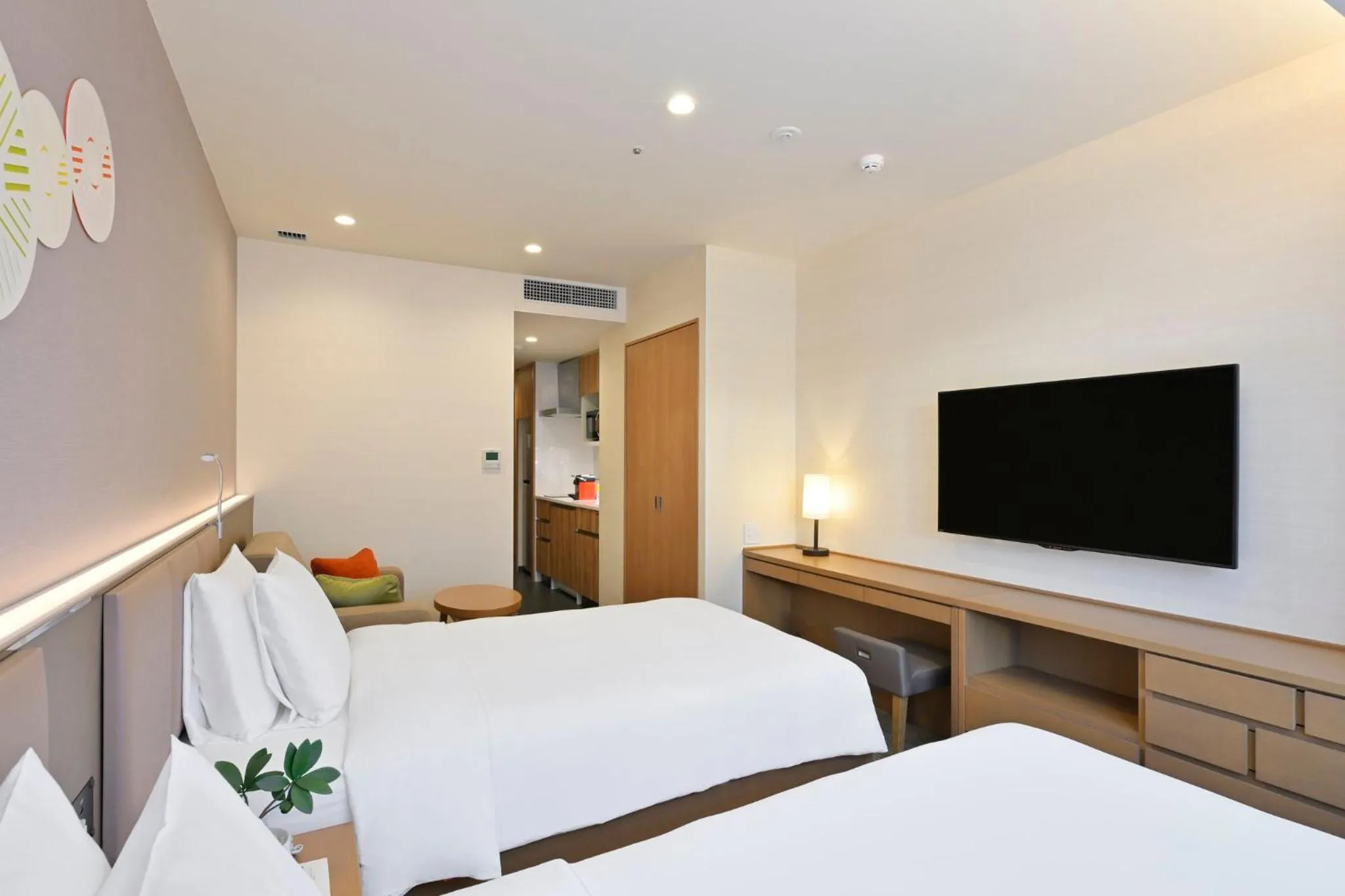 Photo of the whole room, Bed in Holiday Inn & Suites Shin Osaka by IHG