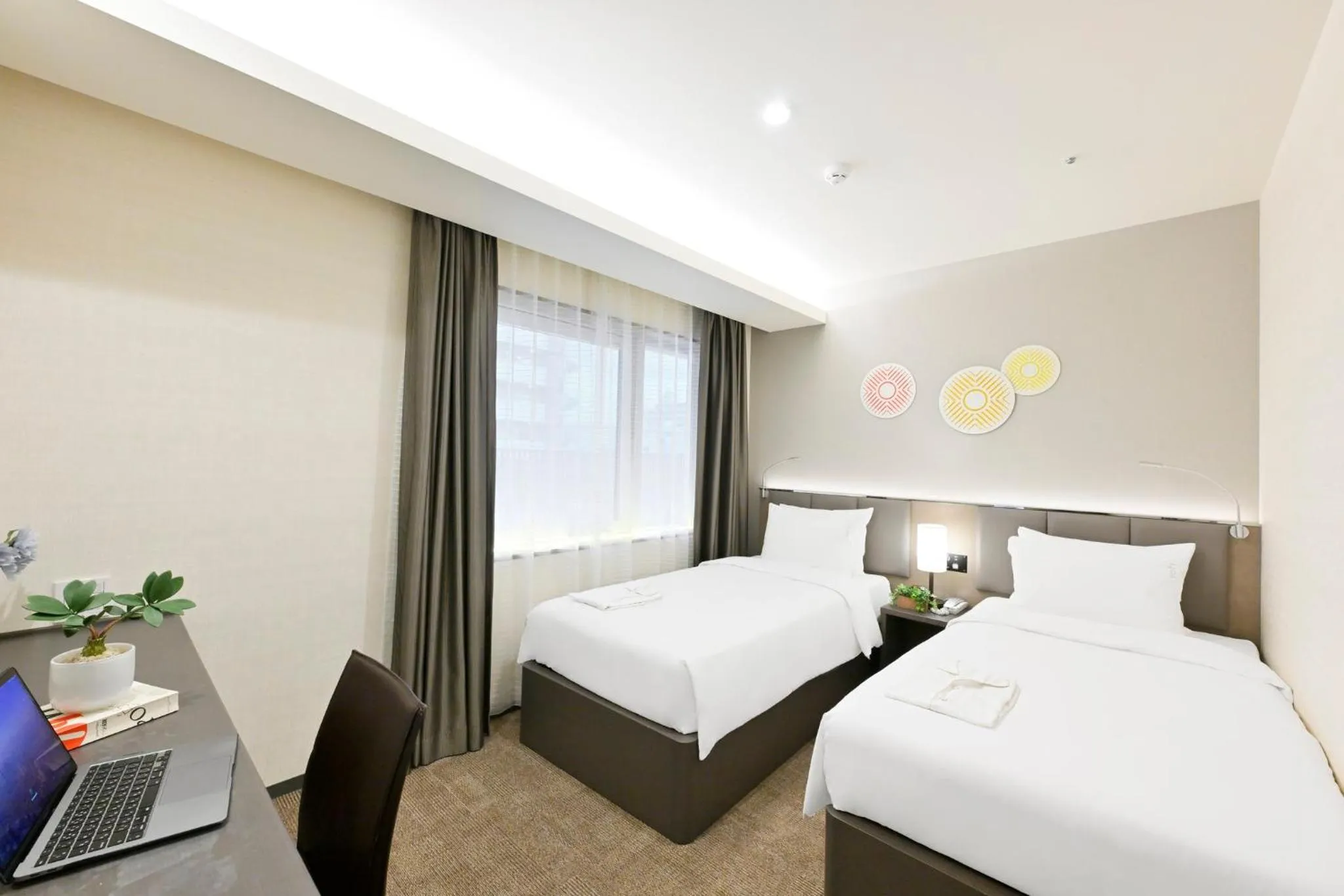 Photo of the whole room, Bed in Holiday Inn & Suites Shin Osaka by IHG