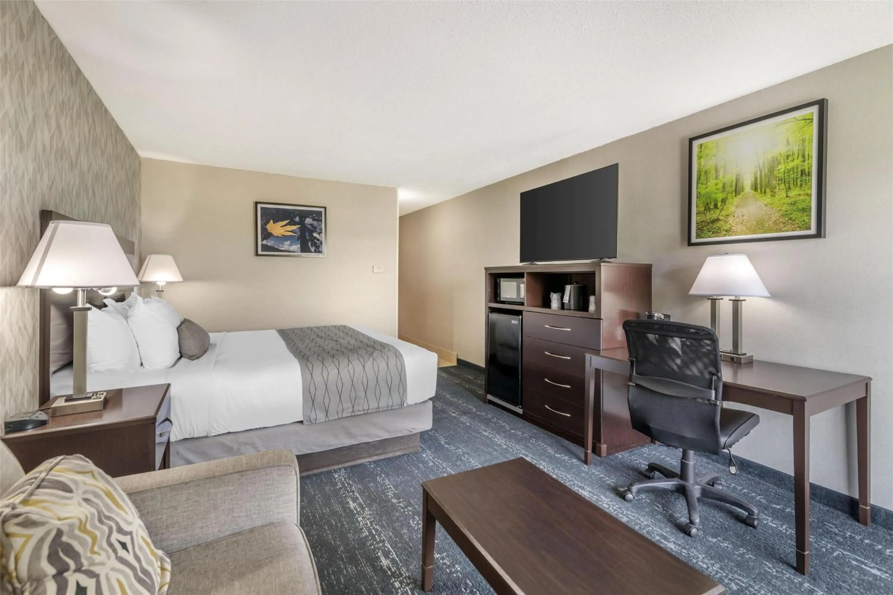 Bedroom, Bed in Best Western Plus Keene Hotel