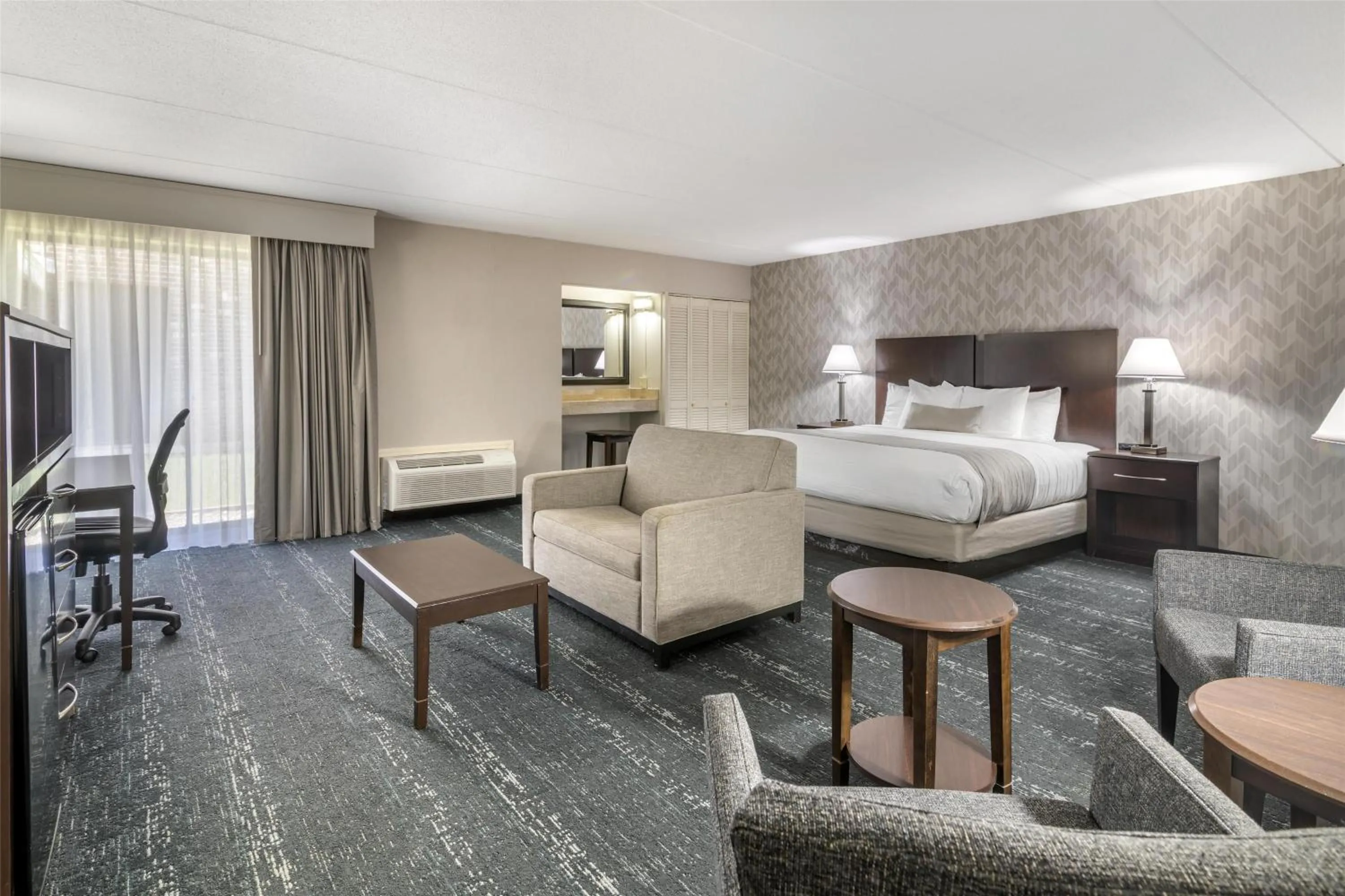 Bedroom, Bed in Best Western Plus Keene Hotel