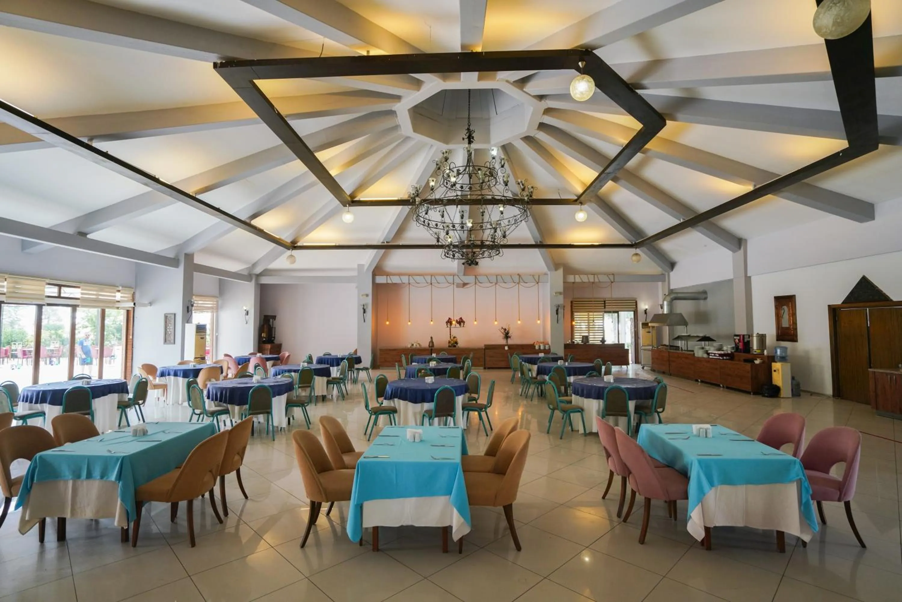 Restaurant/places to eat in Halıcı Hotel Resort & SPA