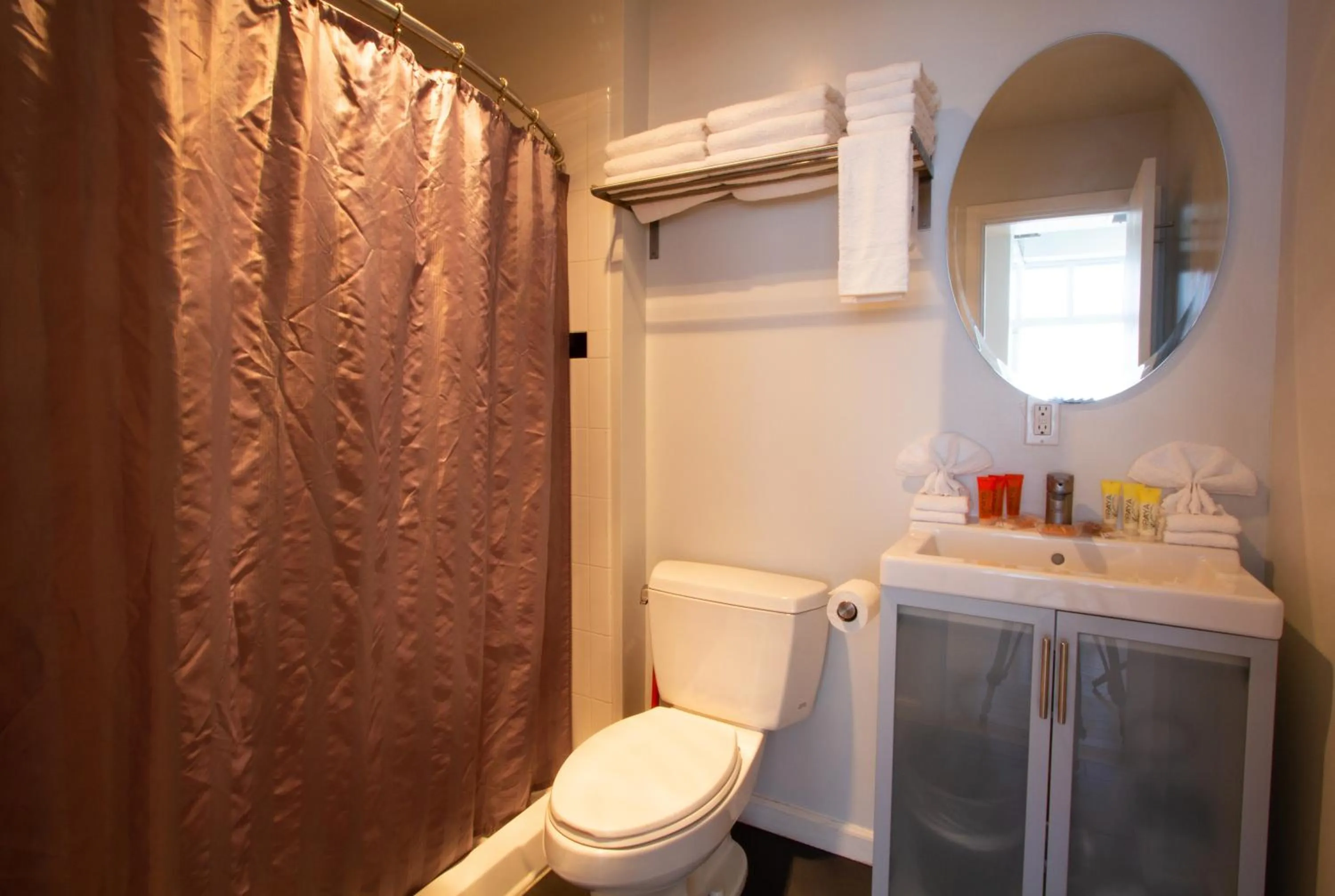 Bathroom in AIR Venice on the Beach