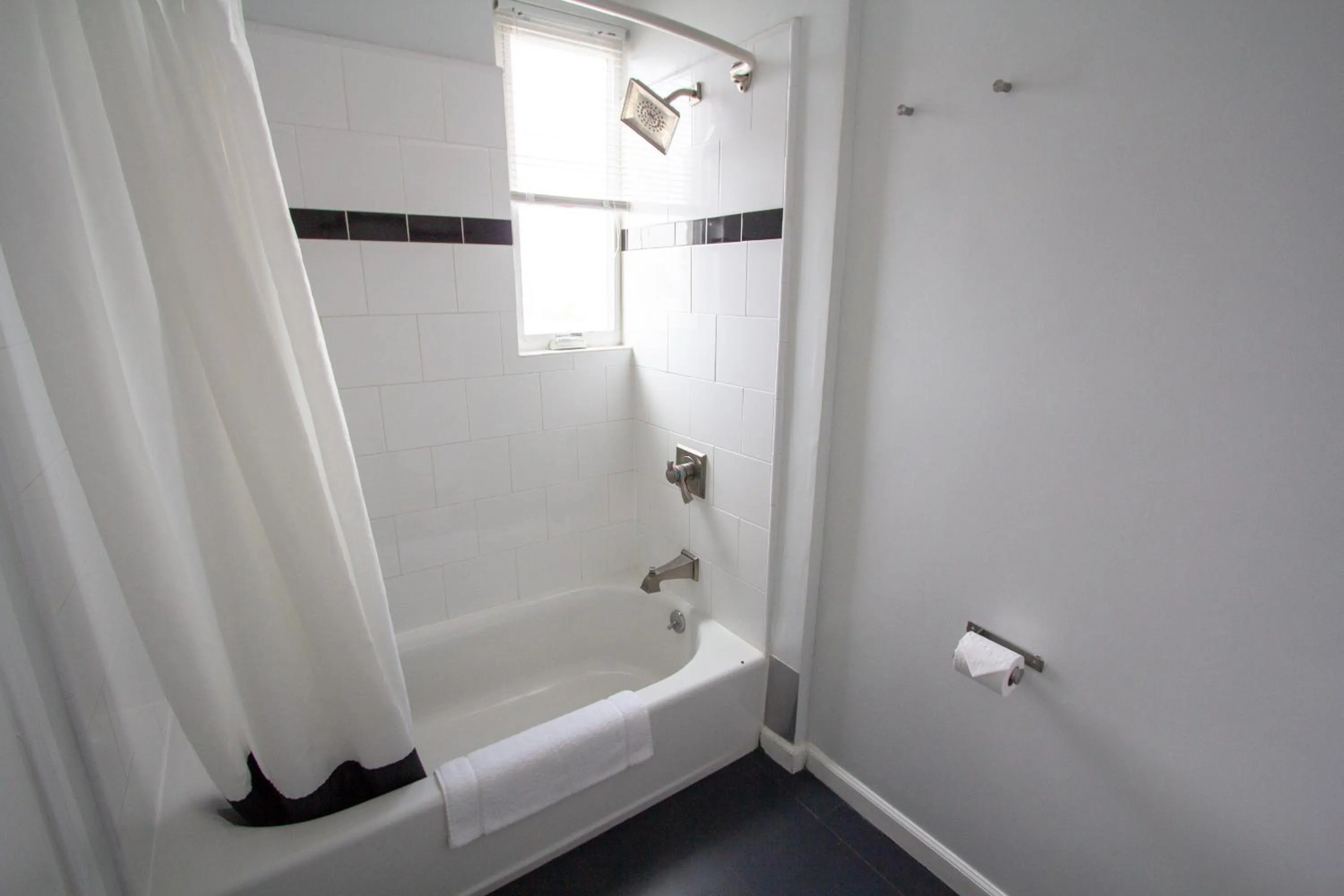 Bathroom in AIR Venice on the Beach