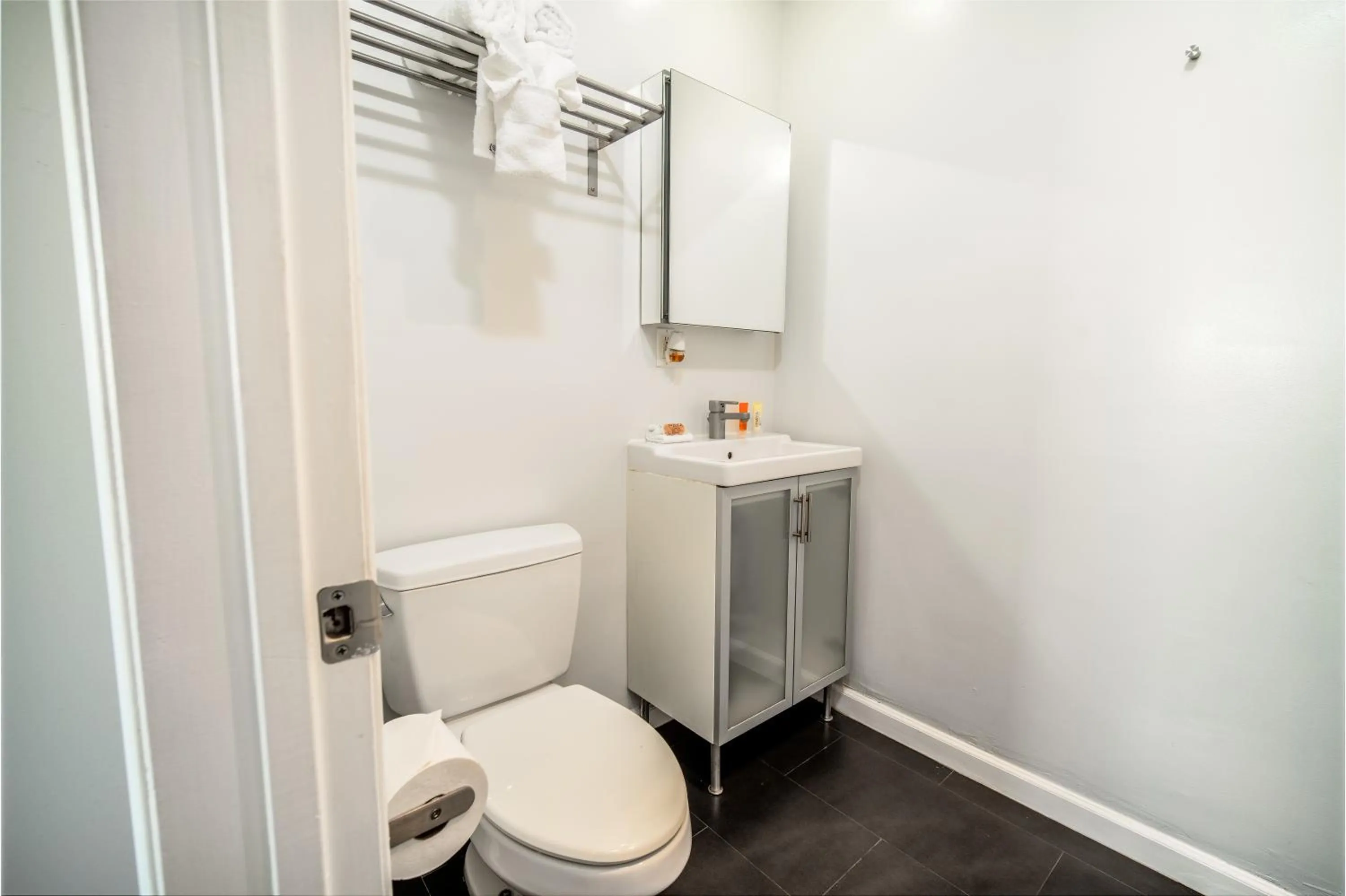 Bathroom in AIR Venice on the Beach