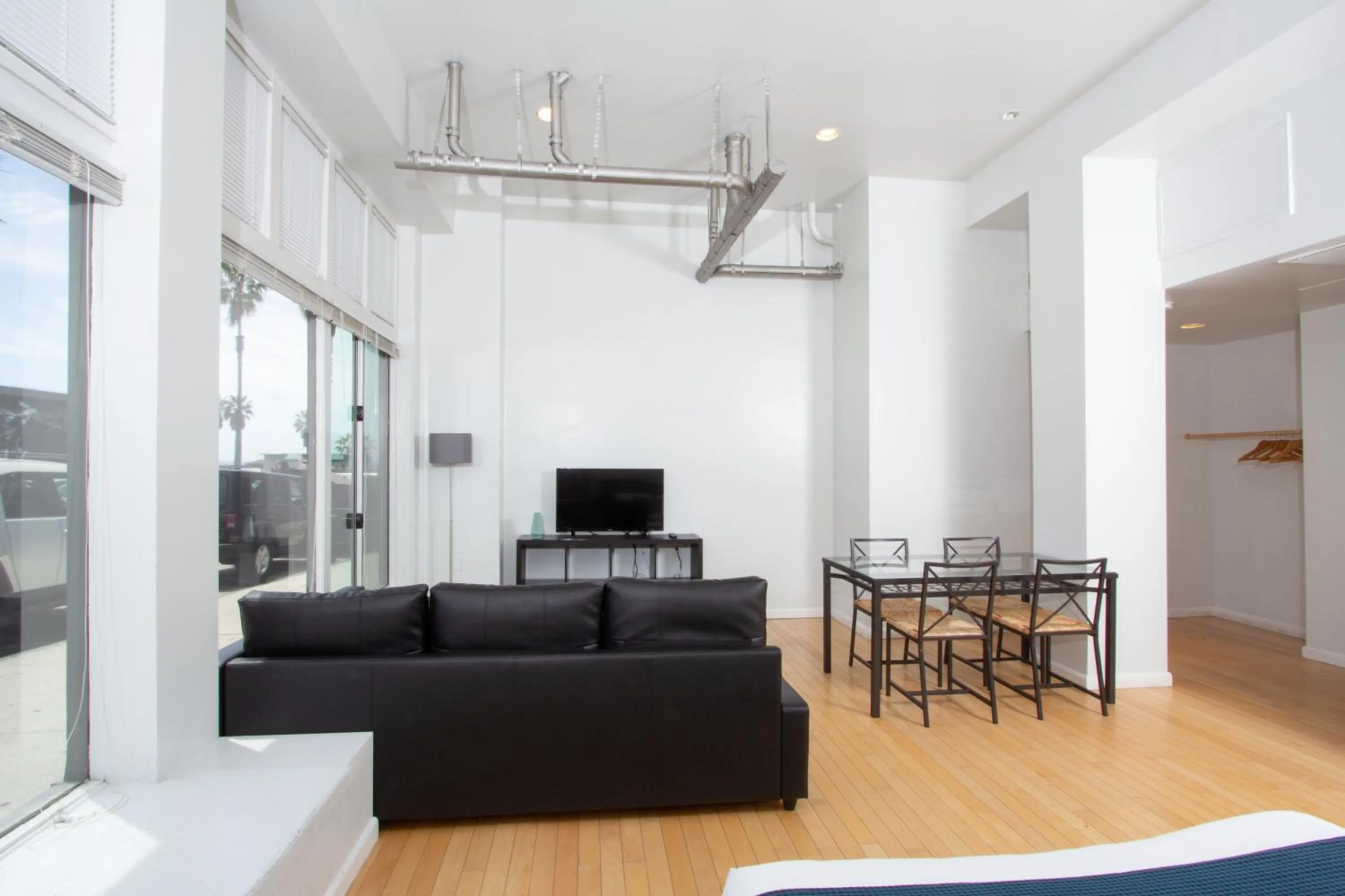 AIR Venice on the Beach