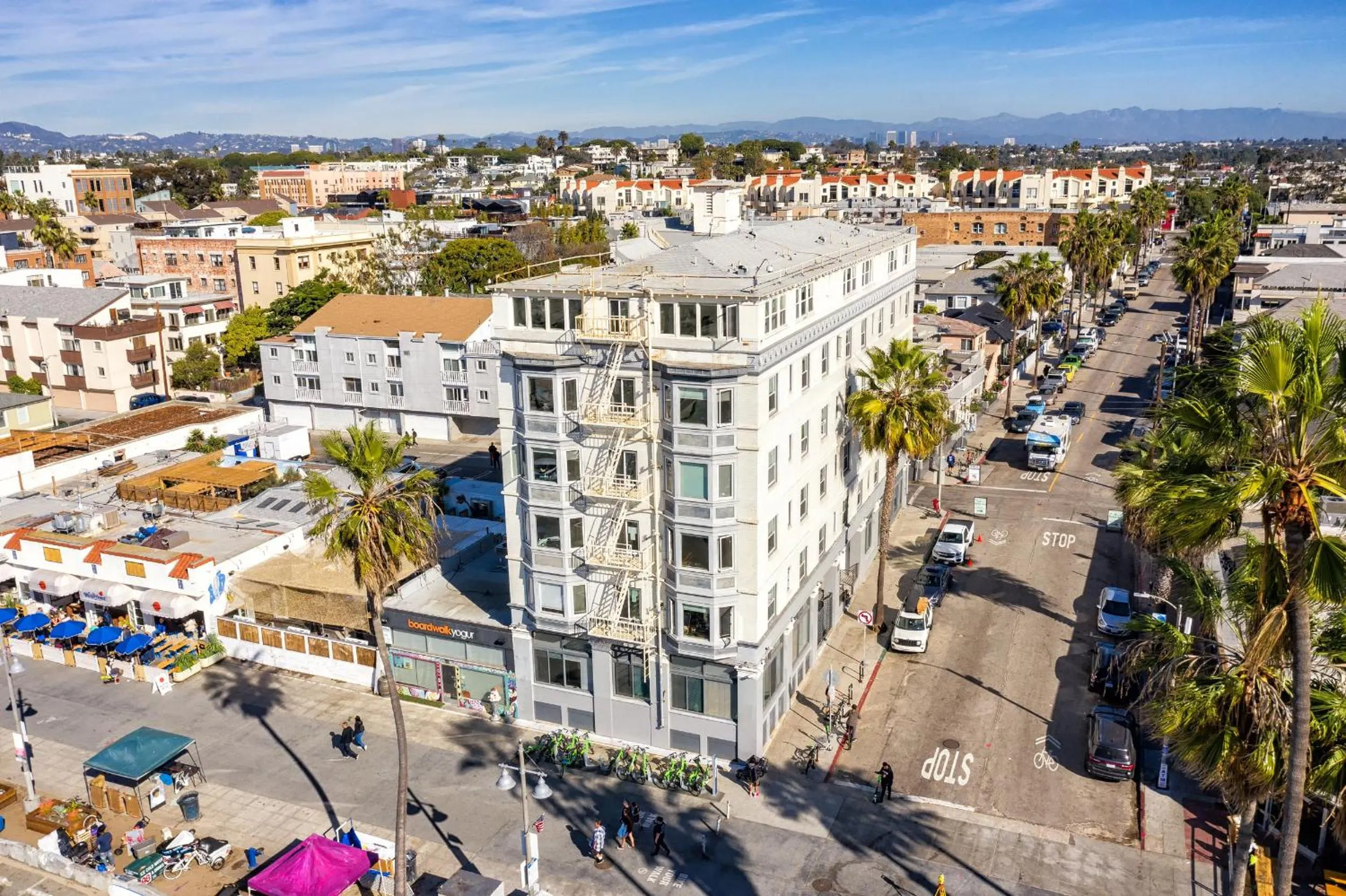 Facade/entrance in AIR Venice on the Beach