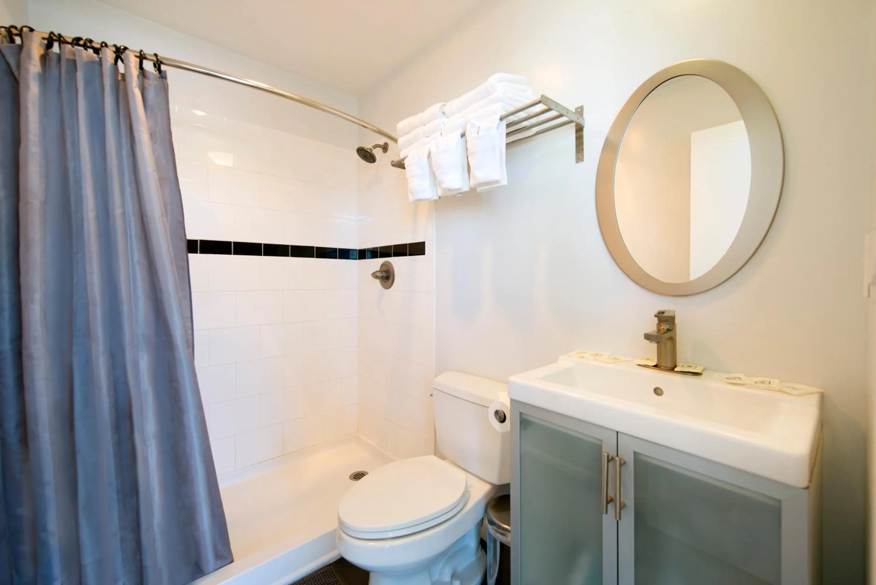 Bathroom in AIR Venice on the Beach