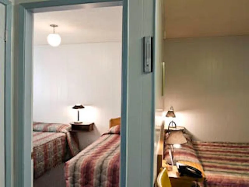 Bed in Evening Star Motel