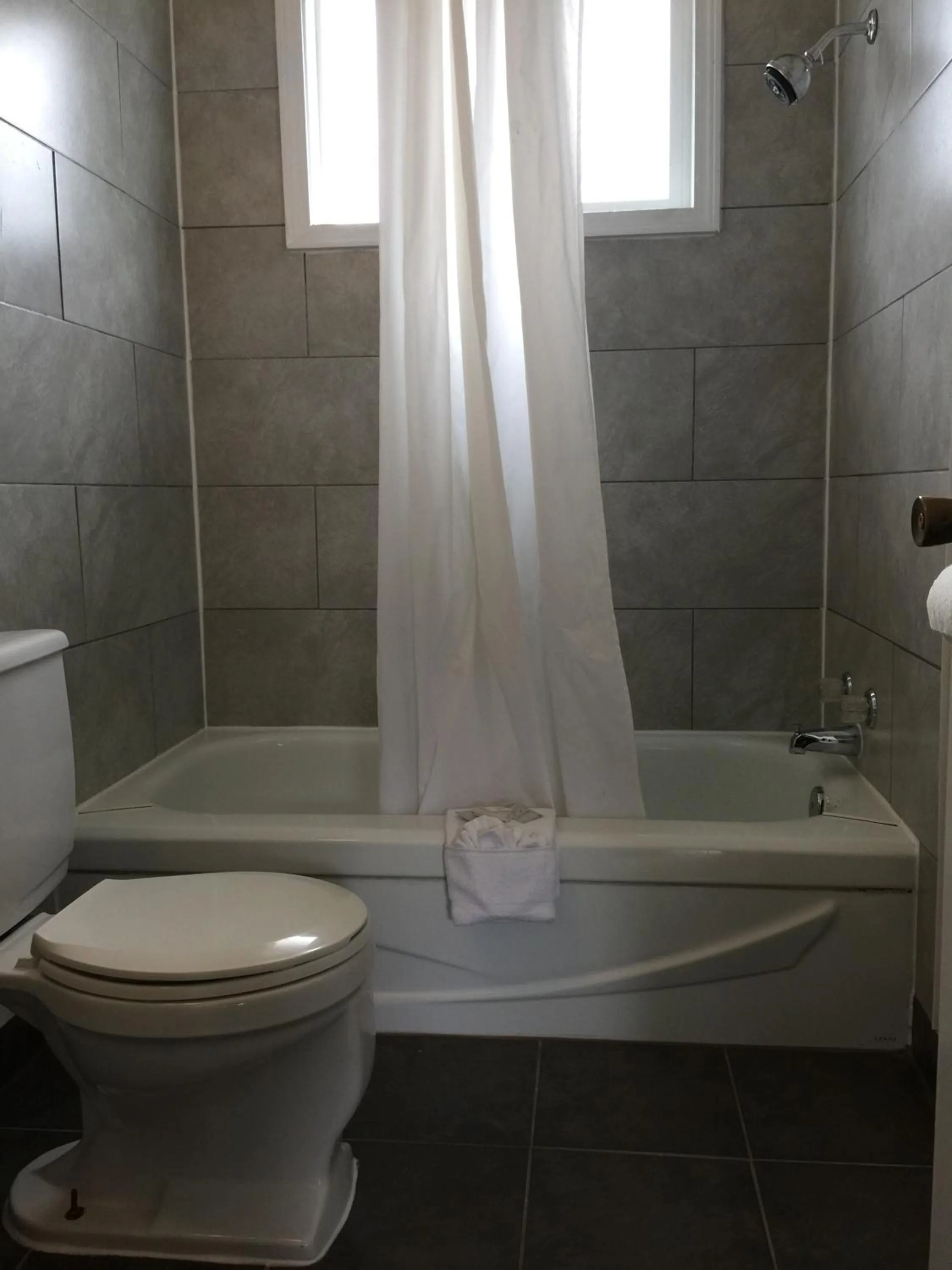 Bathroom in Evening Star Motel