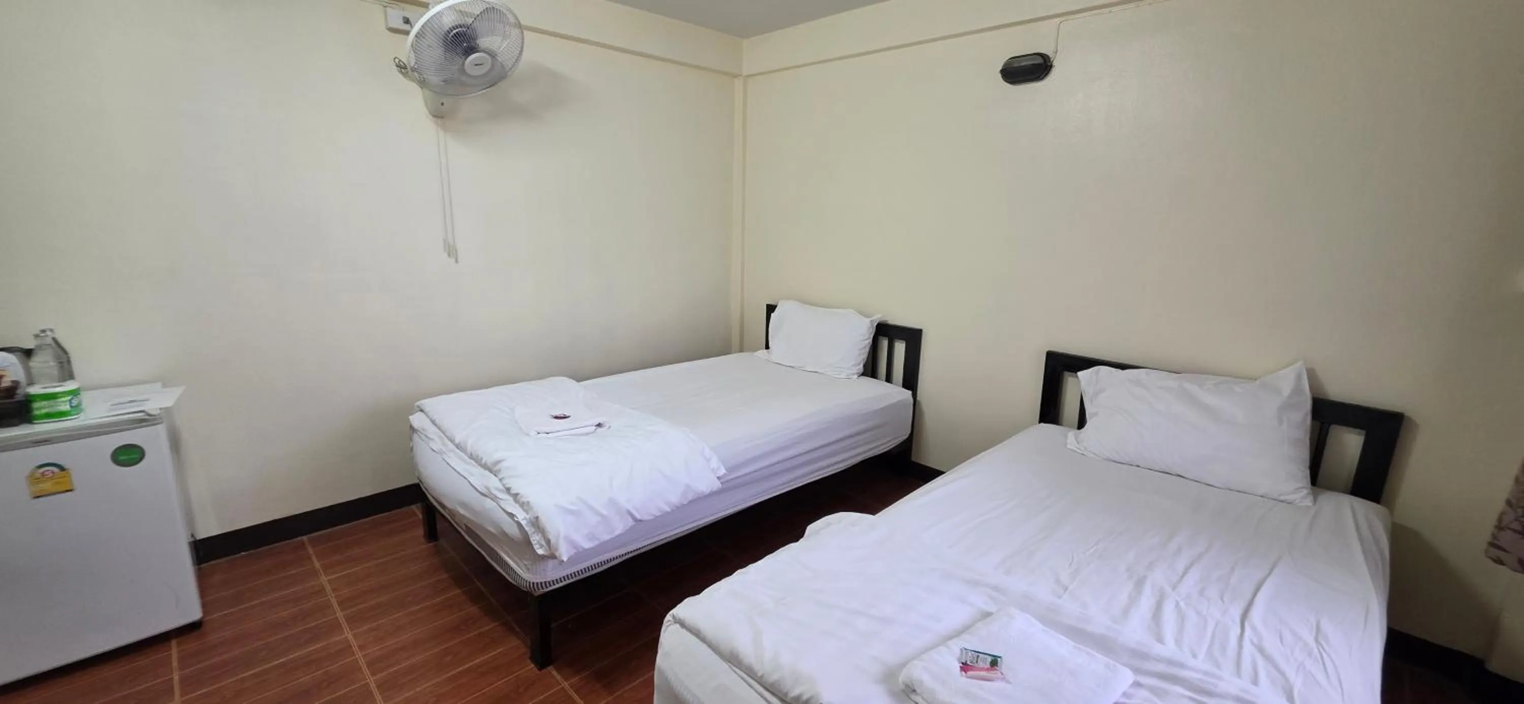 Photo of the whole room, Bed in P.L.P Guesthouse - Mae Hong Son