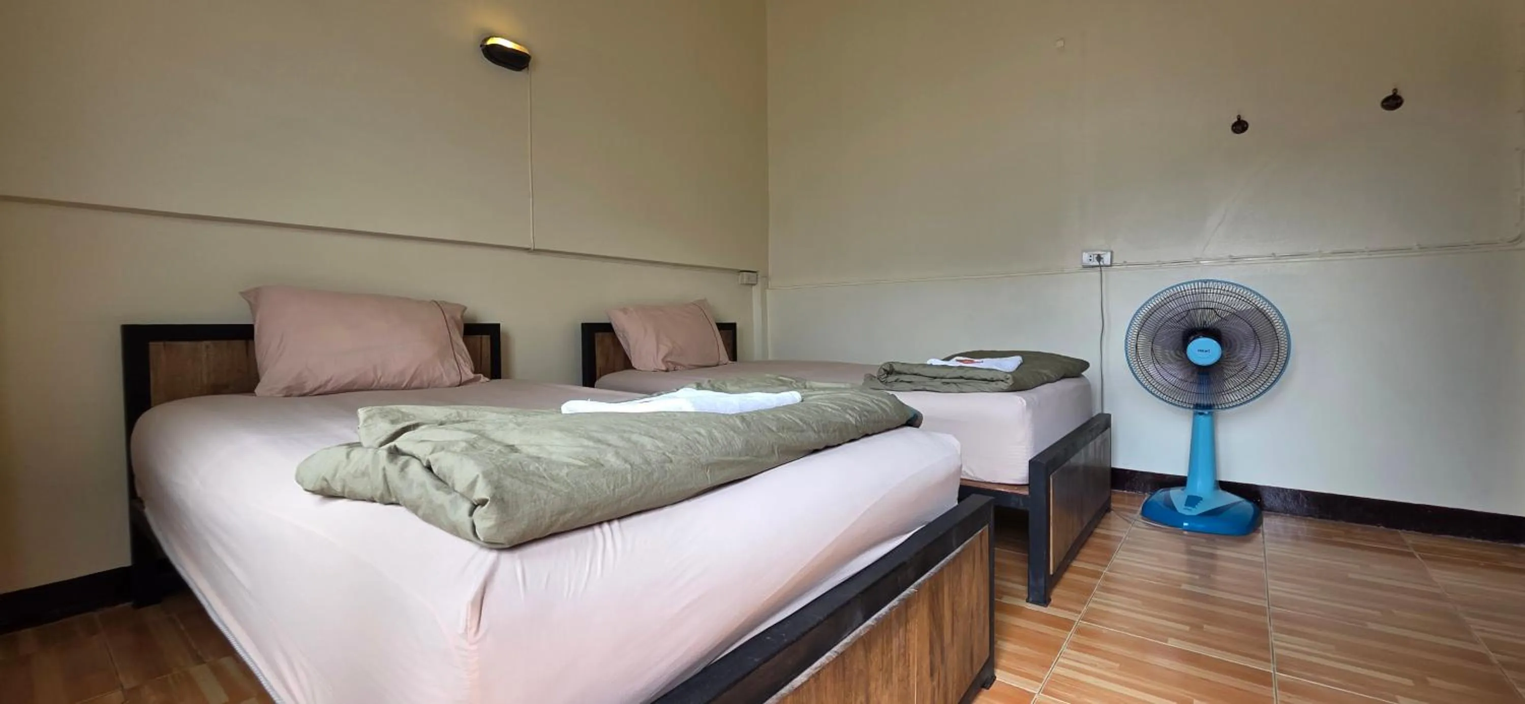 Photo of the whole room, Bed in P.L.P Guesthouse - Mae Hong Son