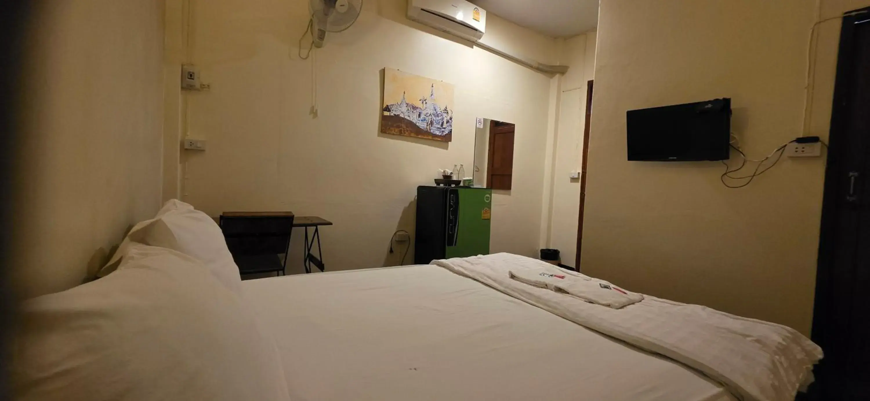 Double Room with Private Bathroom - No window in P.L.P Guesthouse - Mae Hong Son Double Room with Private Bathroom - No window in P.L.P Guesthouse - Mae Hong Son