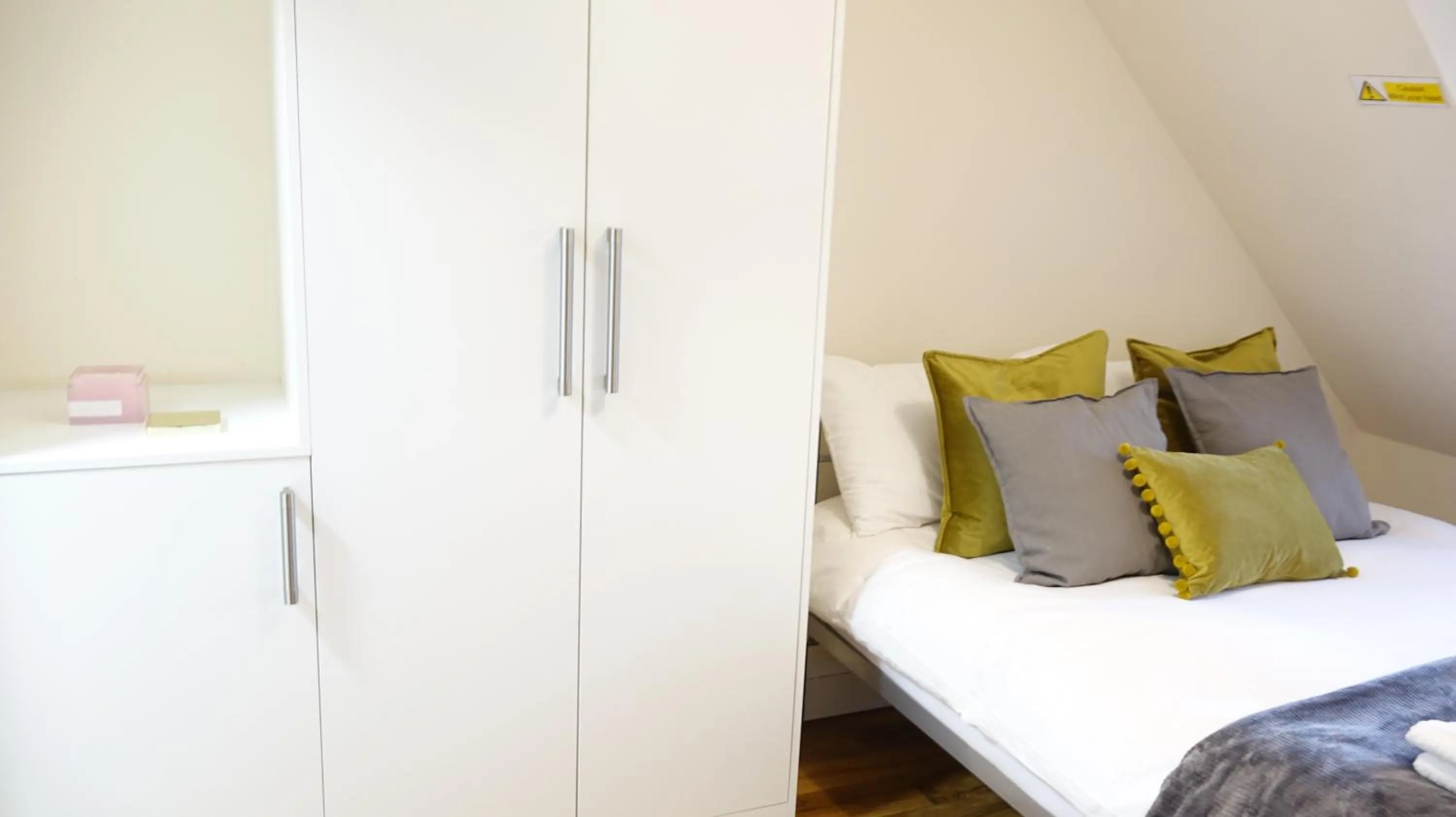 Bedroom in RC Airport Rooms