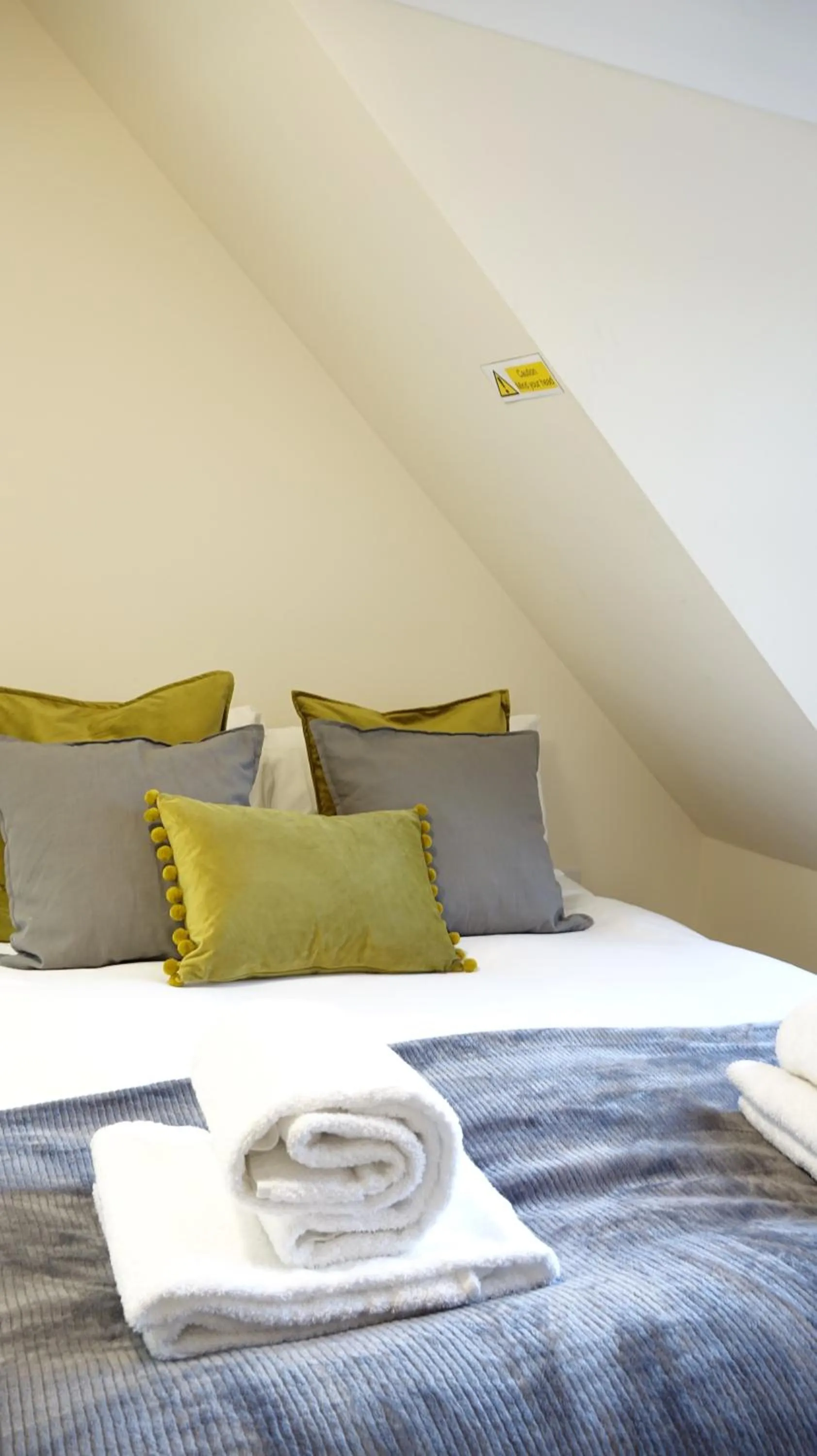 Bedroom in RC Airport Rooms