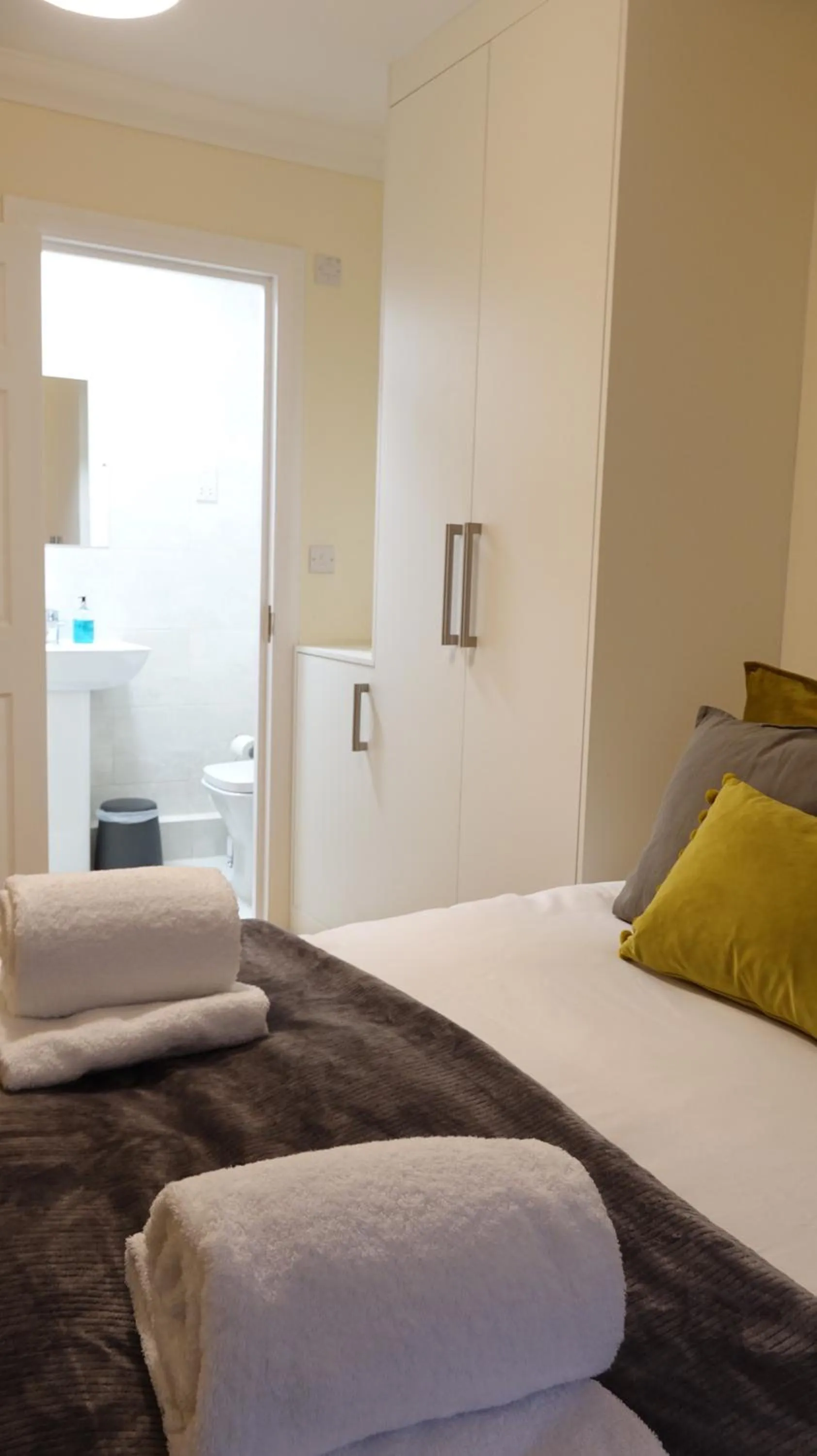 Bedroom in RC Airport Rooms