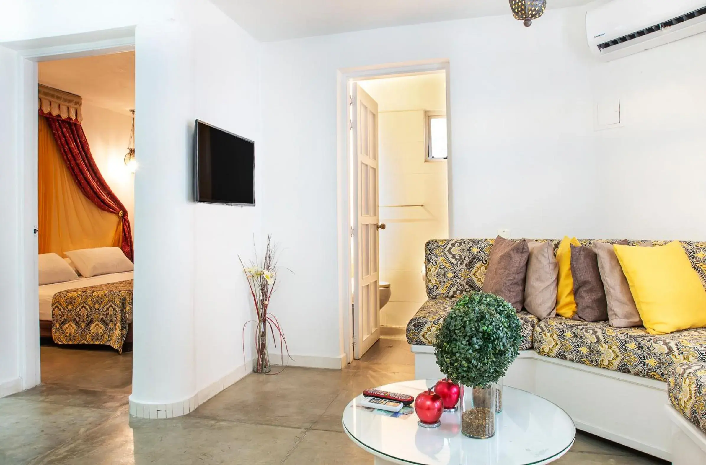 Deluxe Suite in Hotel Santorini Resort Deluxe Suite in Hotel Santorini Resort