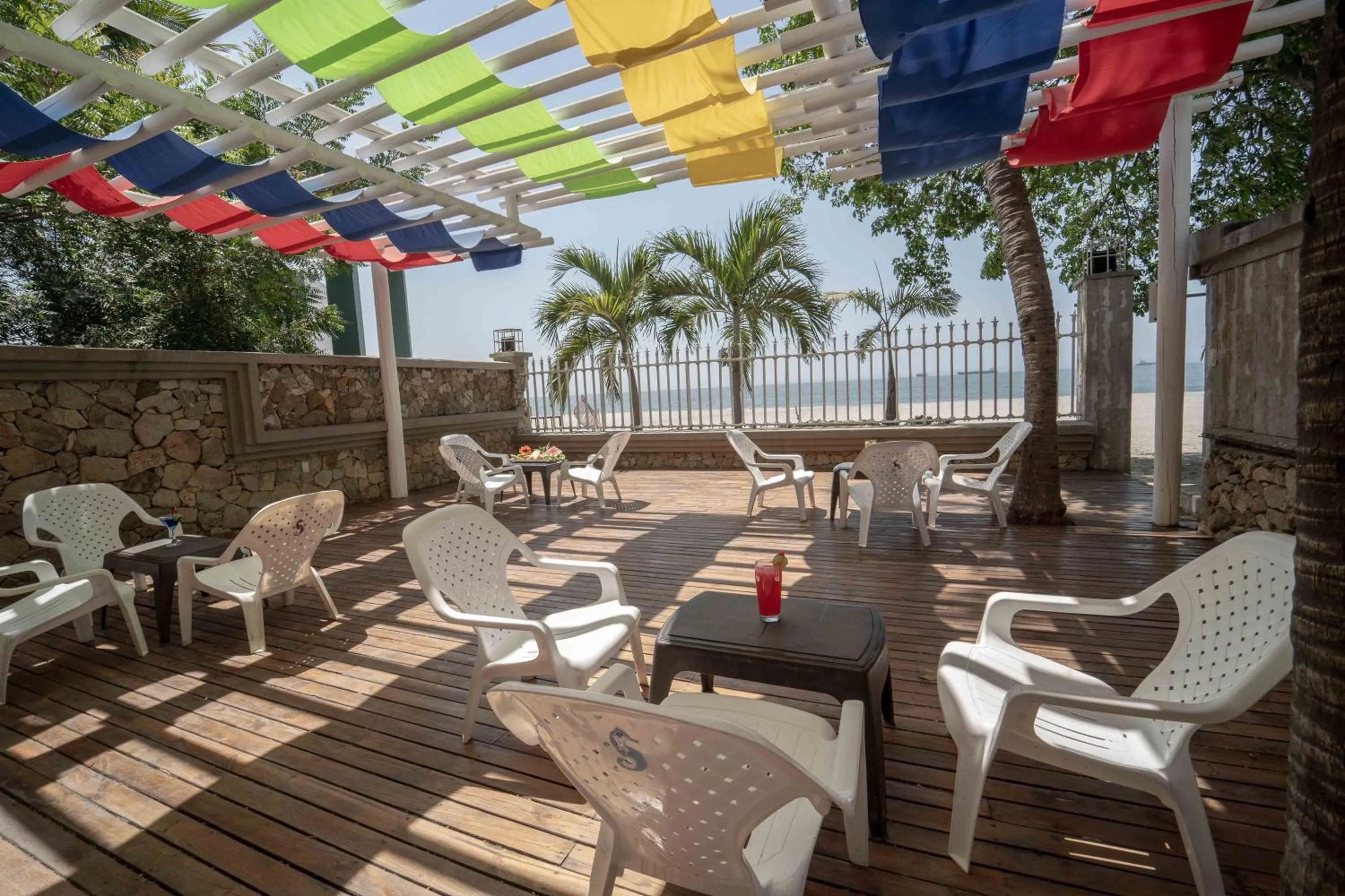 Restaurant/places to eat in Hotel Santorini Resort