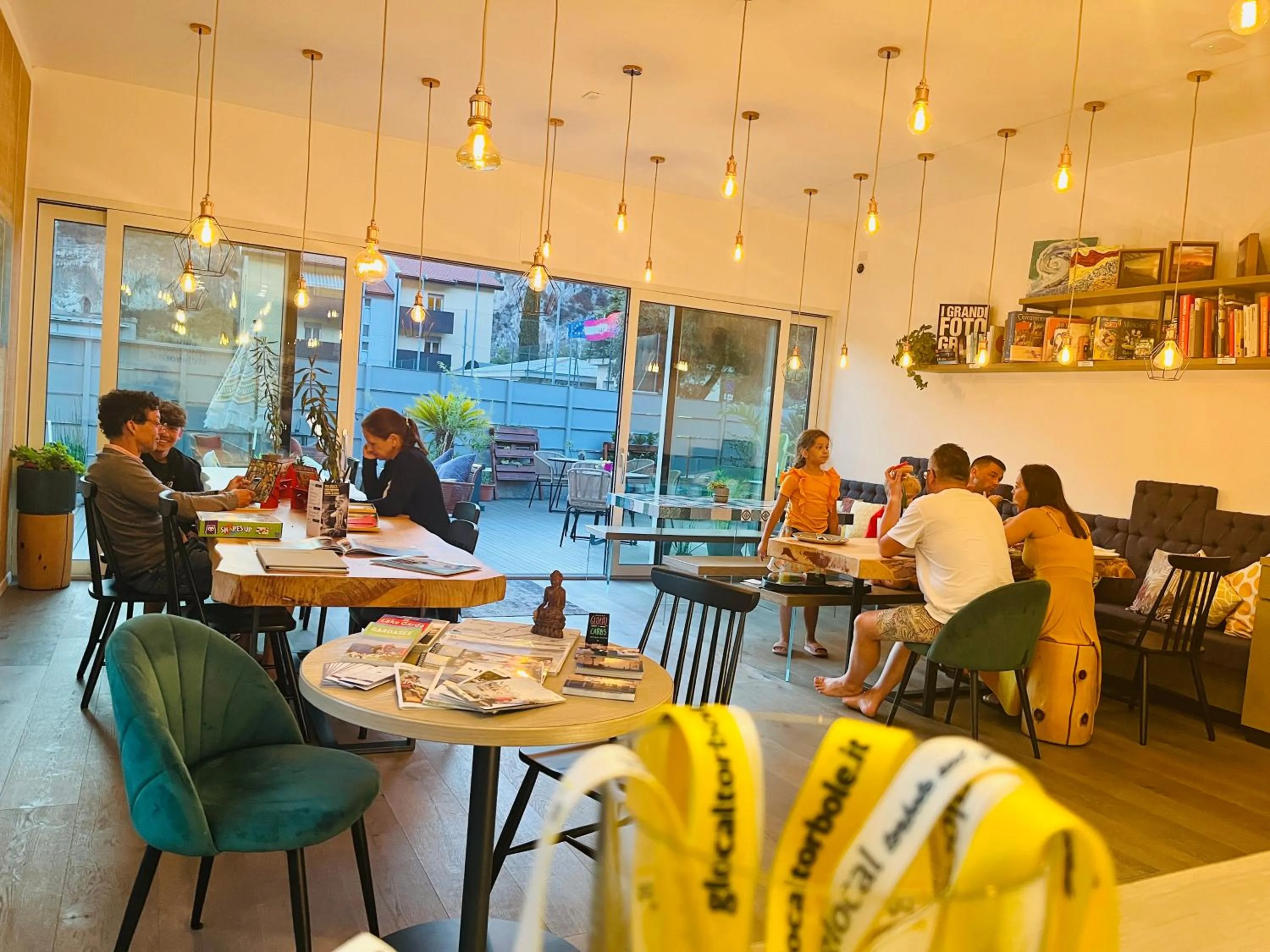 Communal lounge/ TV room in Glocal Torbole