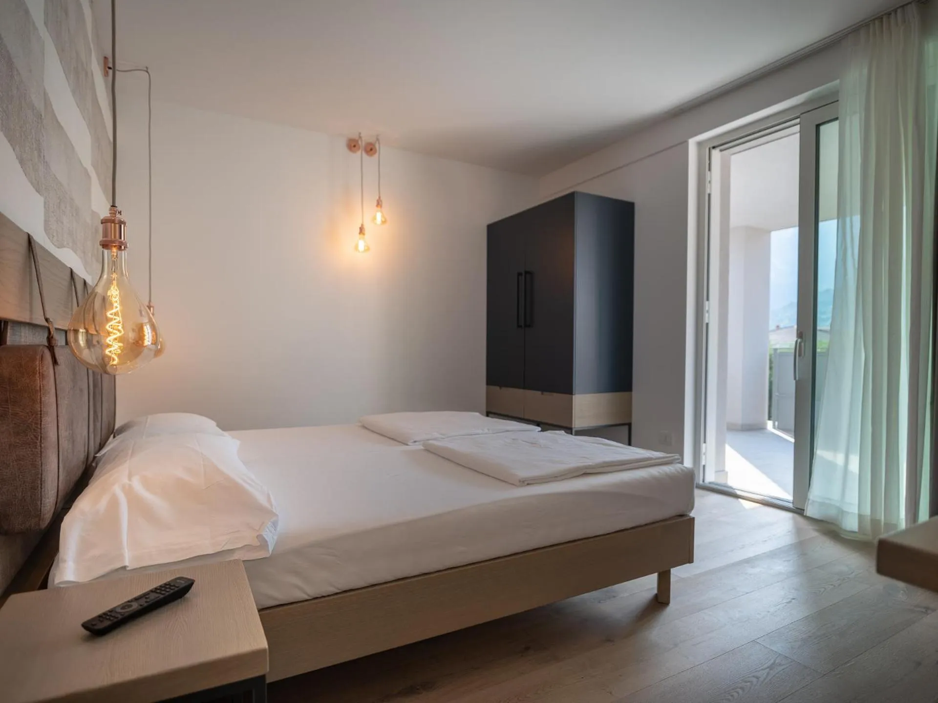 Photo of the whole room, Bed in Glocal Torbole