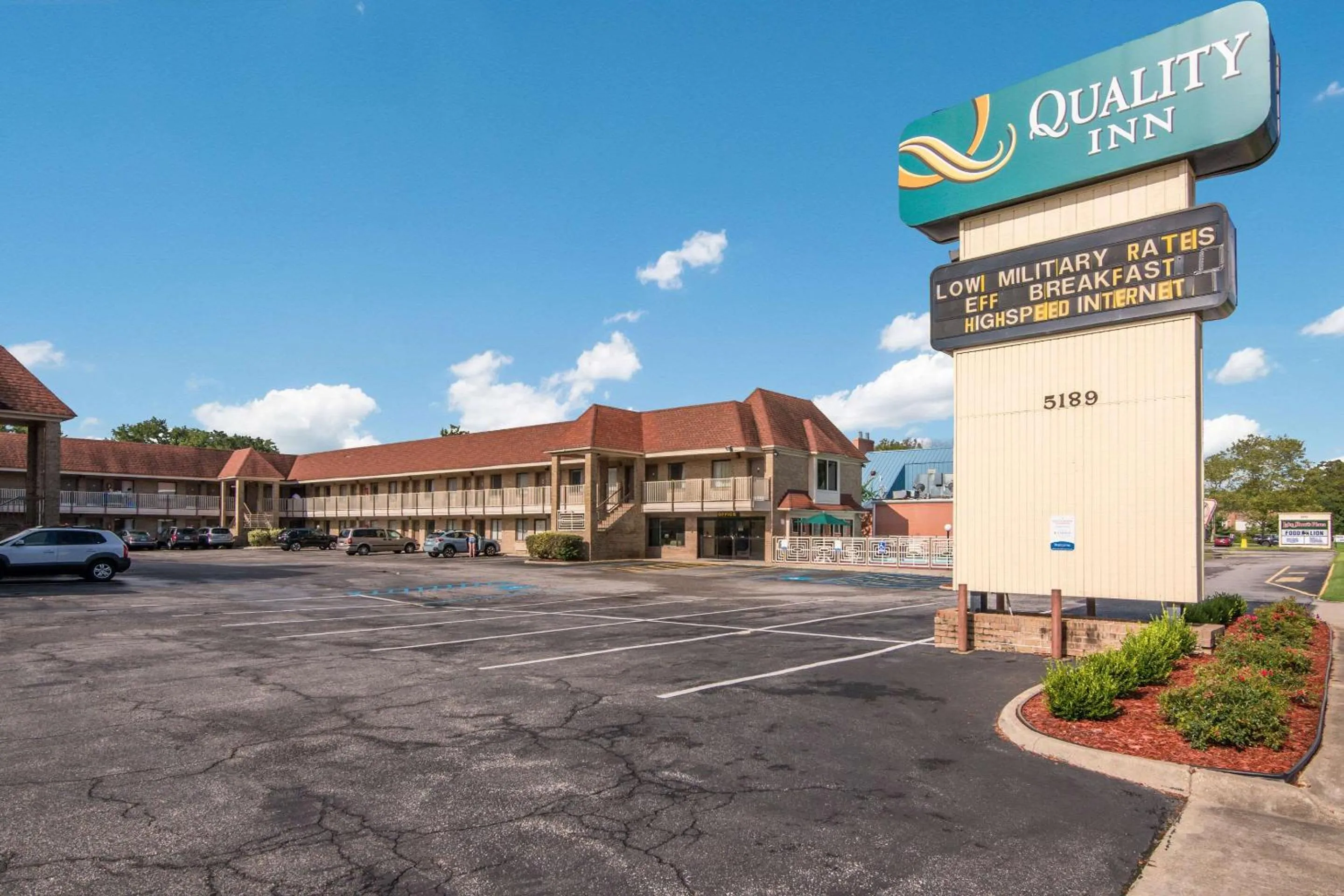 Property building in Quality Inn Little Creek