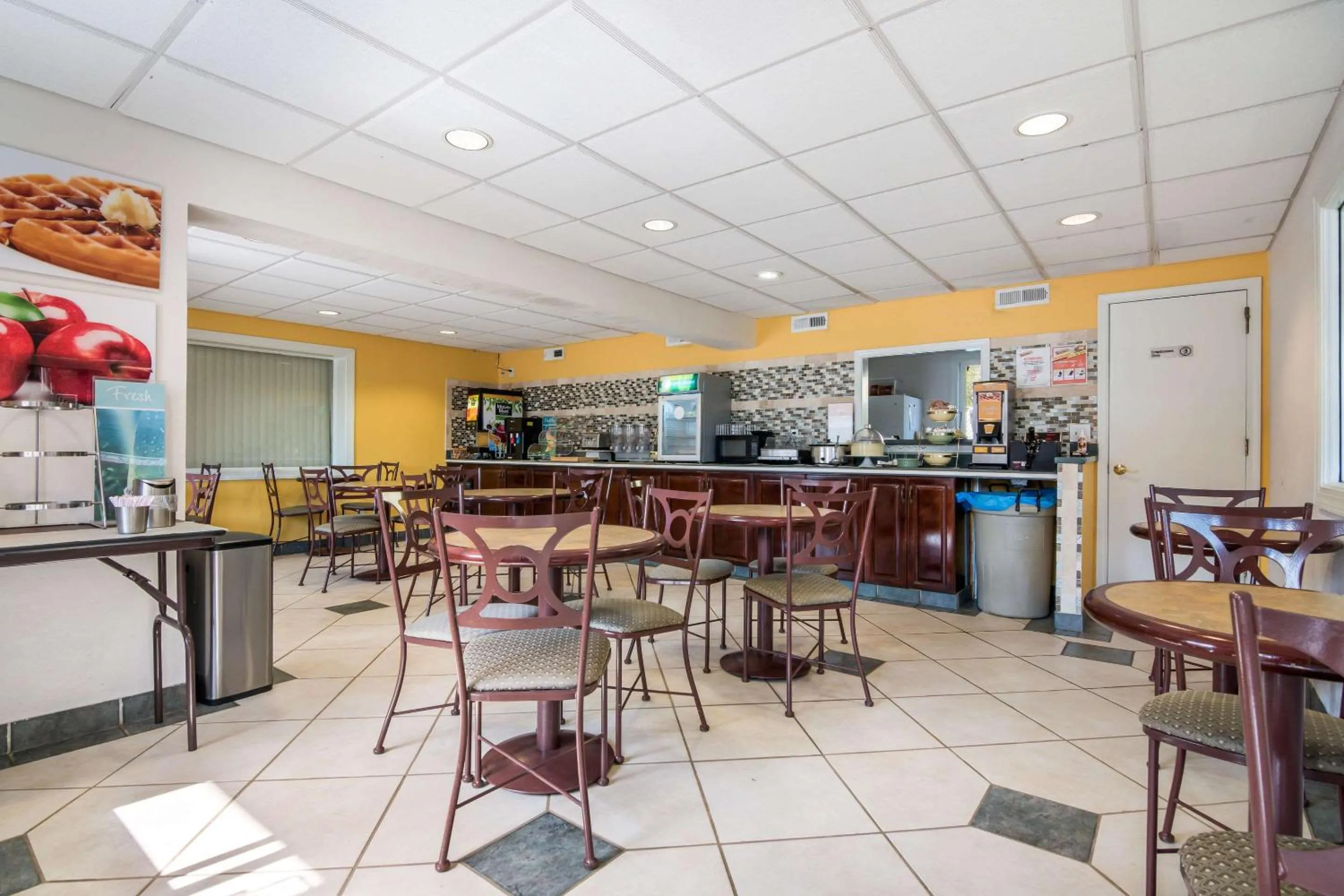 Breakfast in Quality Inn Little Creek