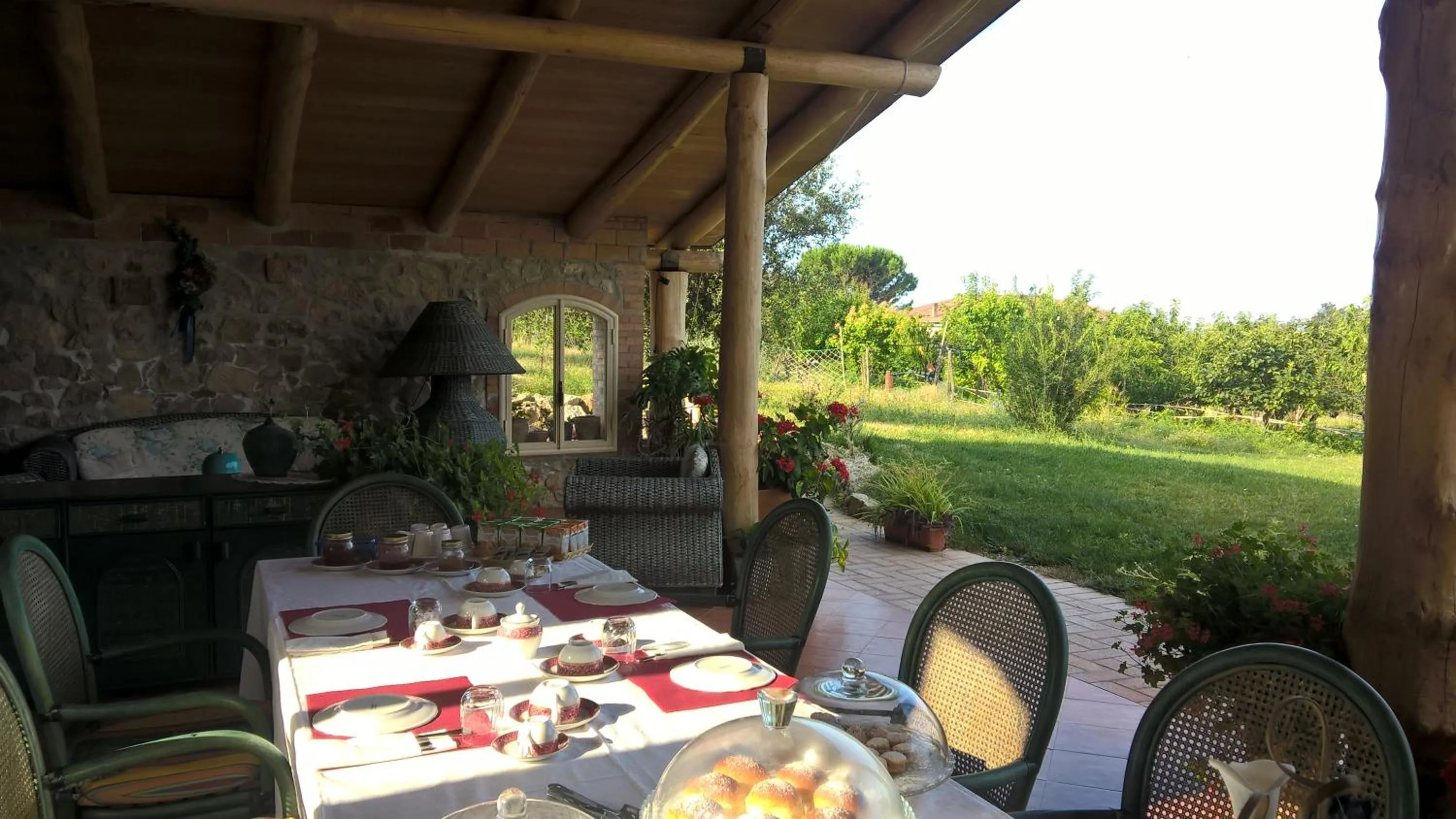 Dining area in B&B Macchia d'Olmo